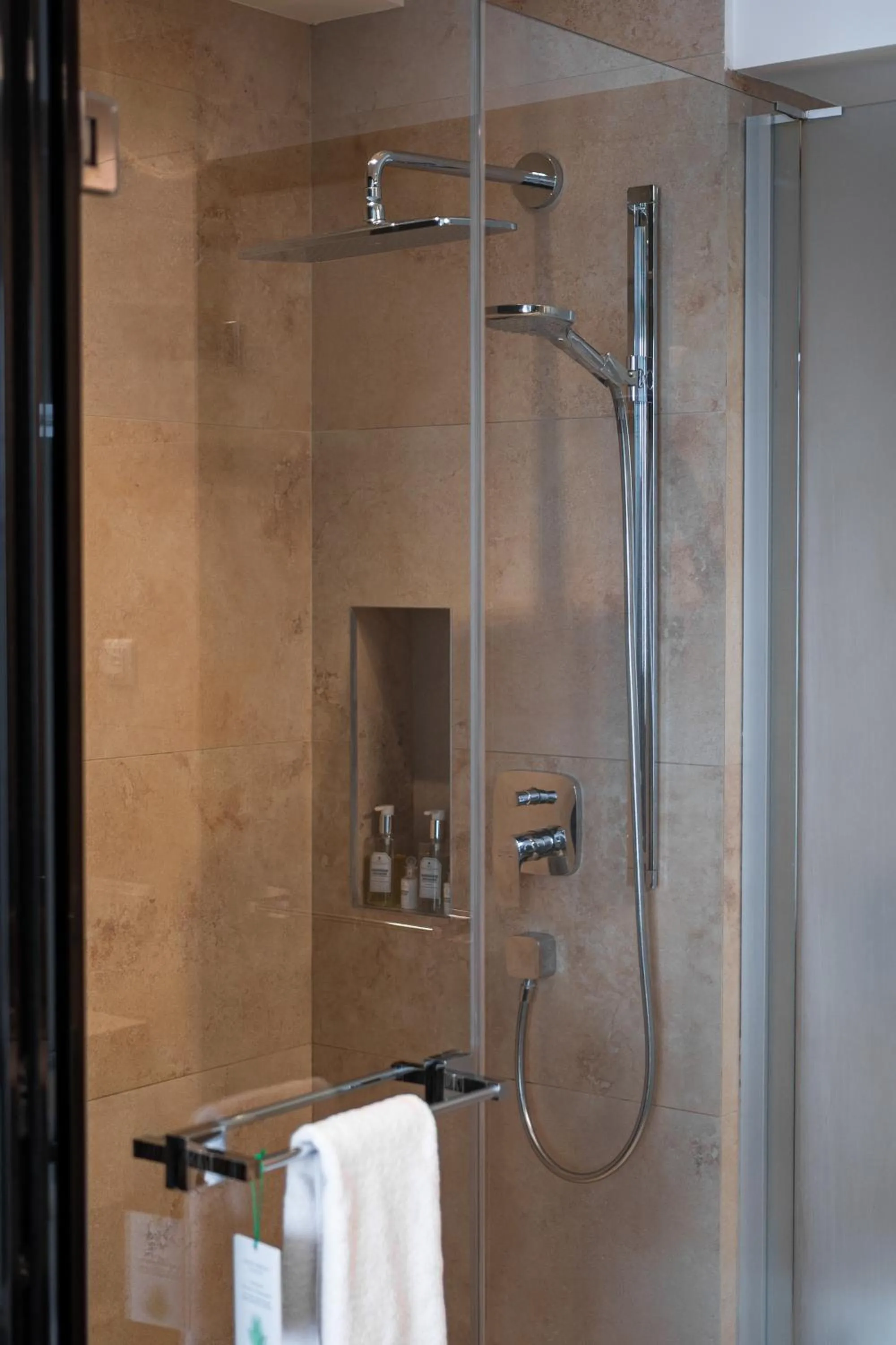 11 Mirrors Design Hotel