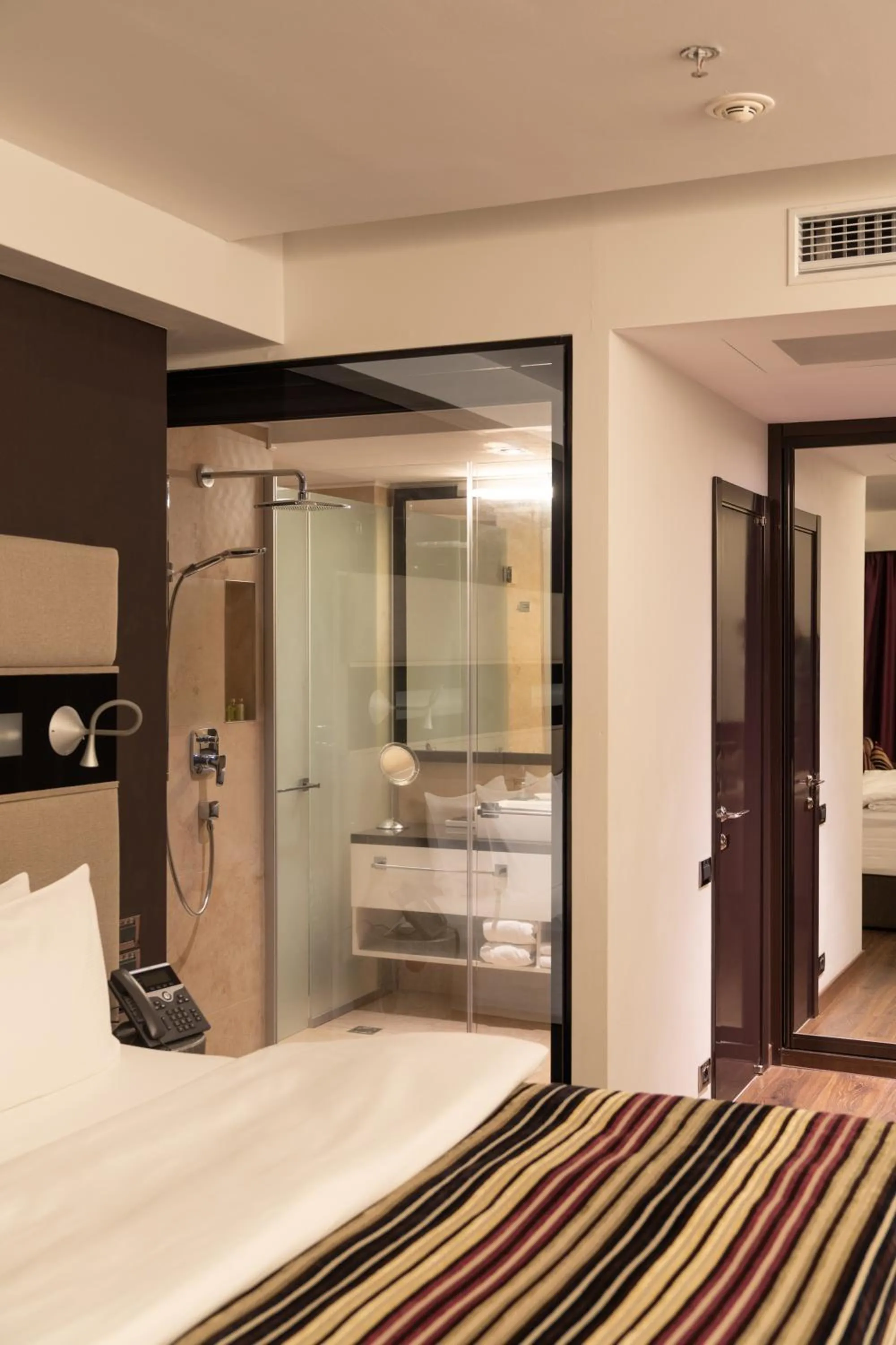 Photo of the whole room, Bed in 11 Mirrors Design Hotel