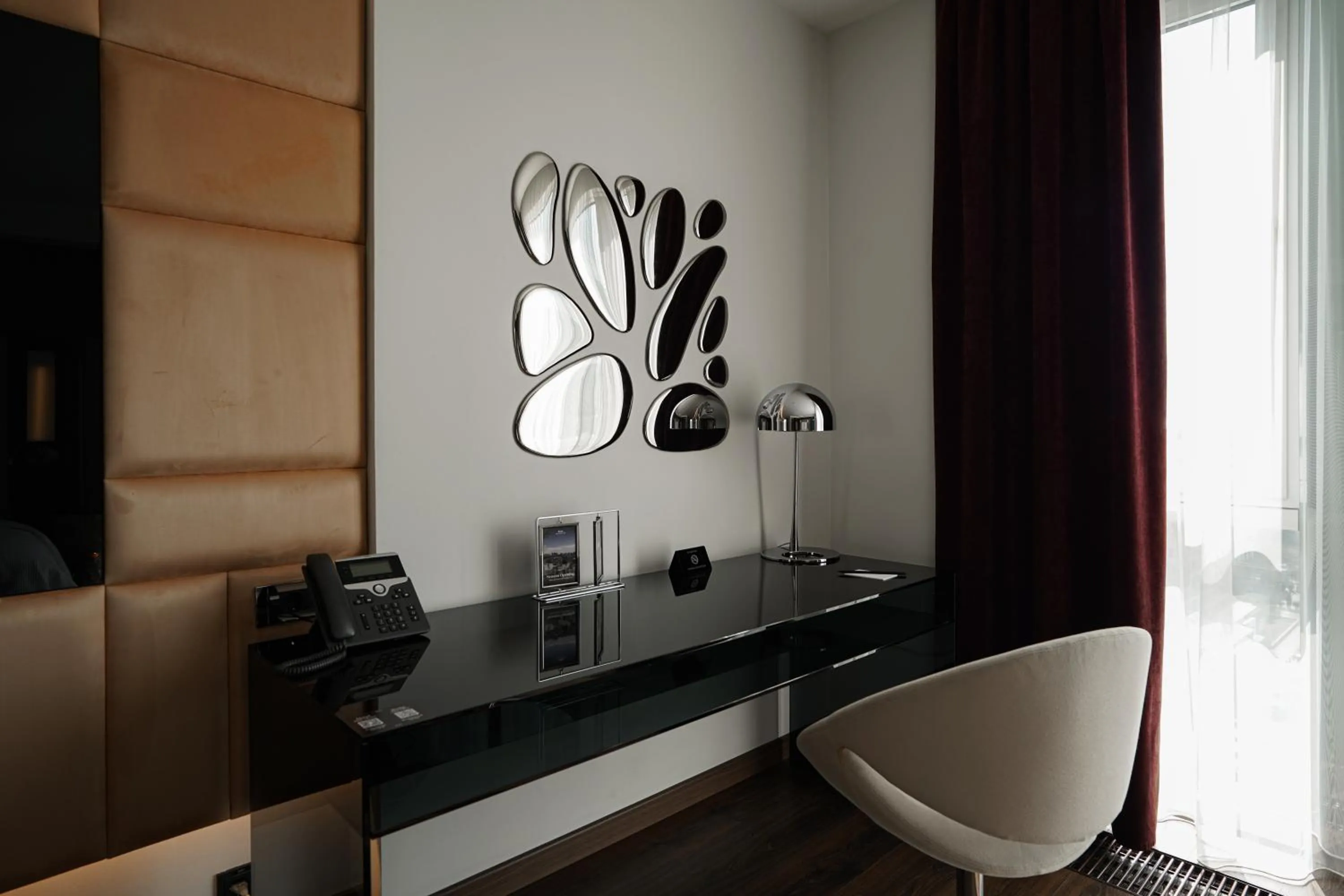 11 Mirrors Design Hotel