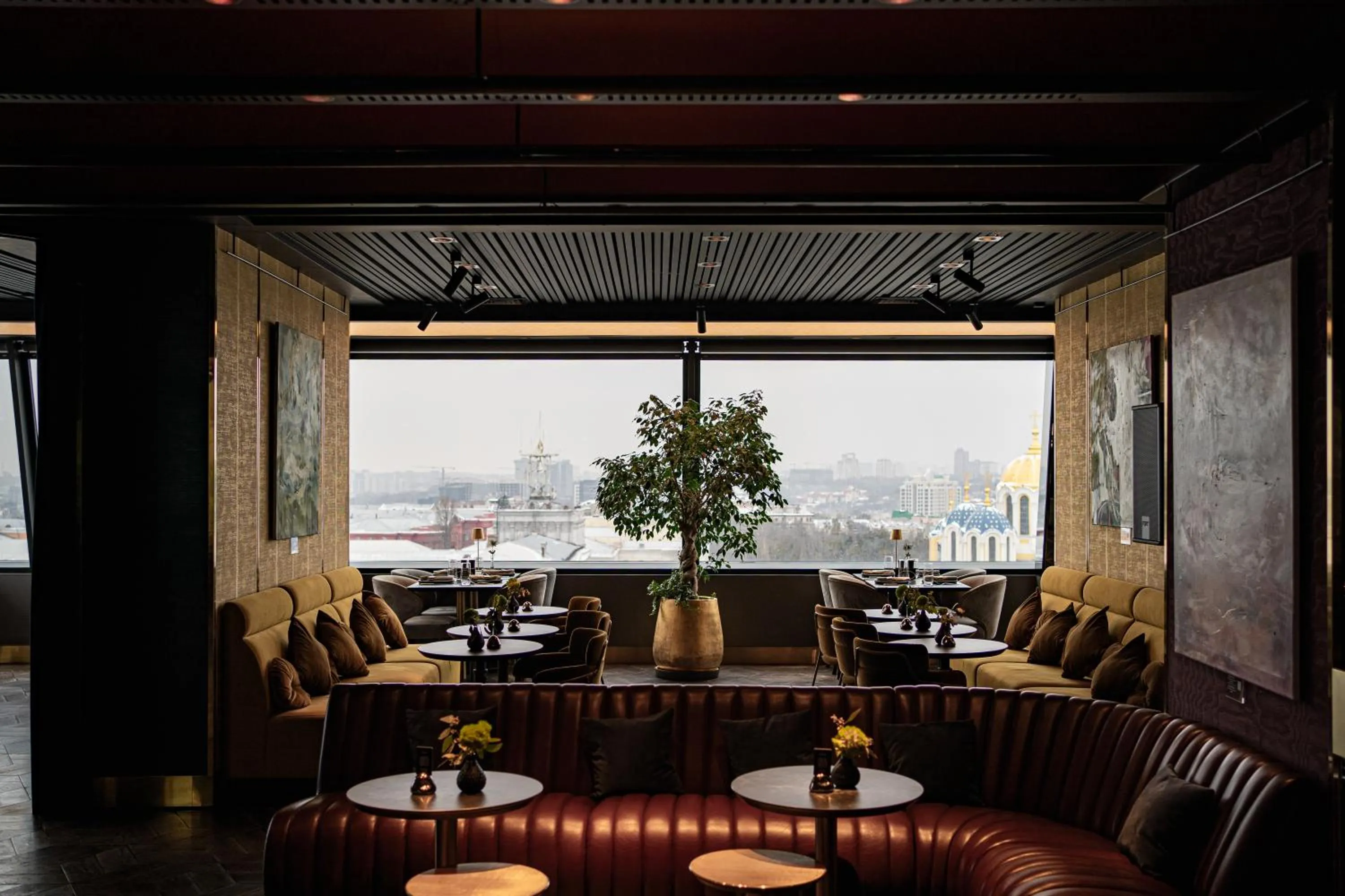 Restaurant/places to eat in 11 Mirrors Design Hotel