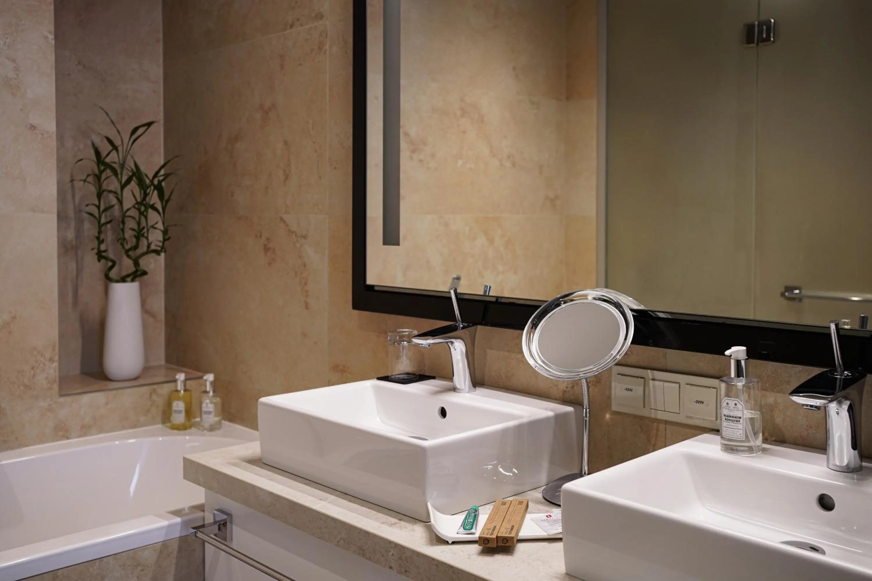 Bath in 11 Mirrors Design Hotel