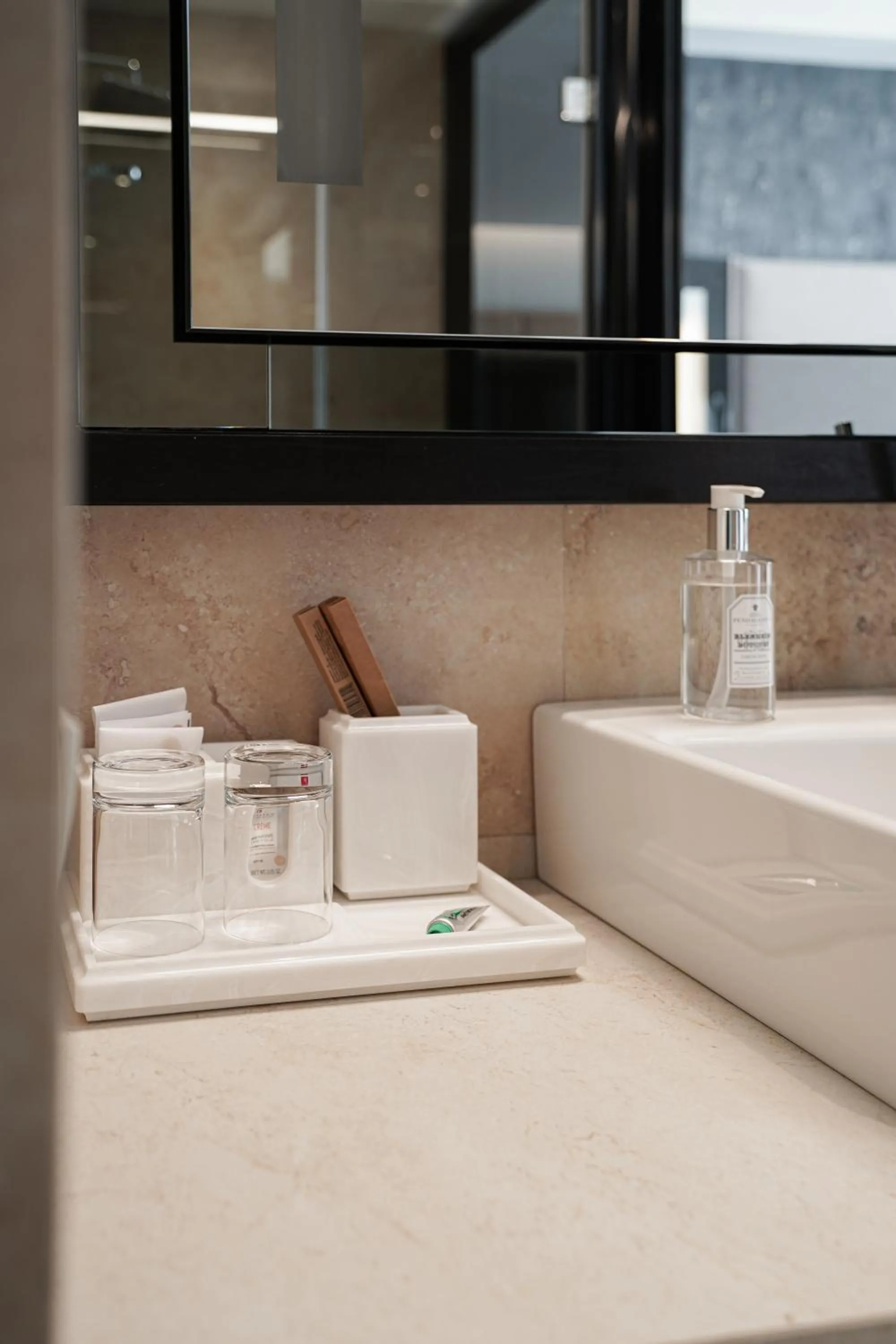 11 Mirrors Design Hotel
