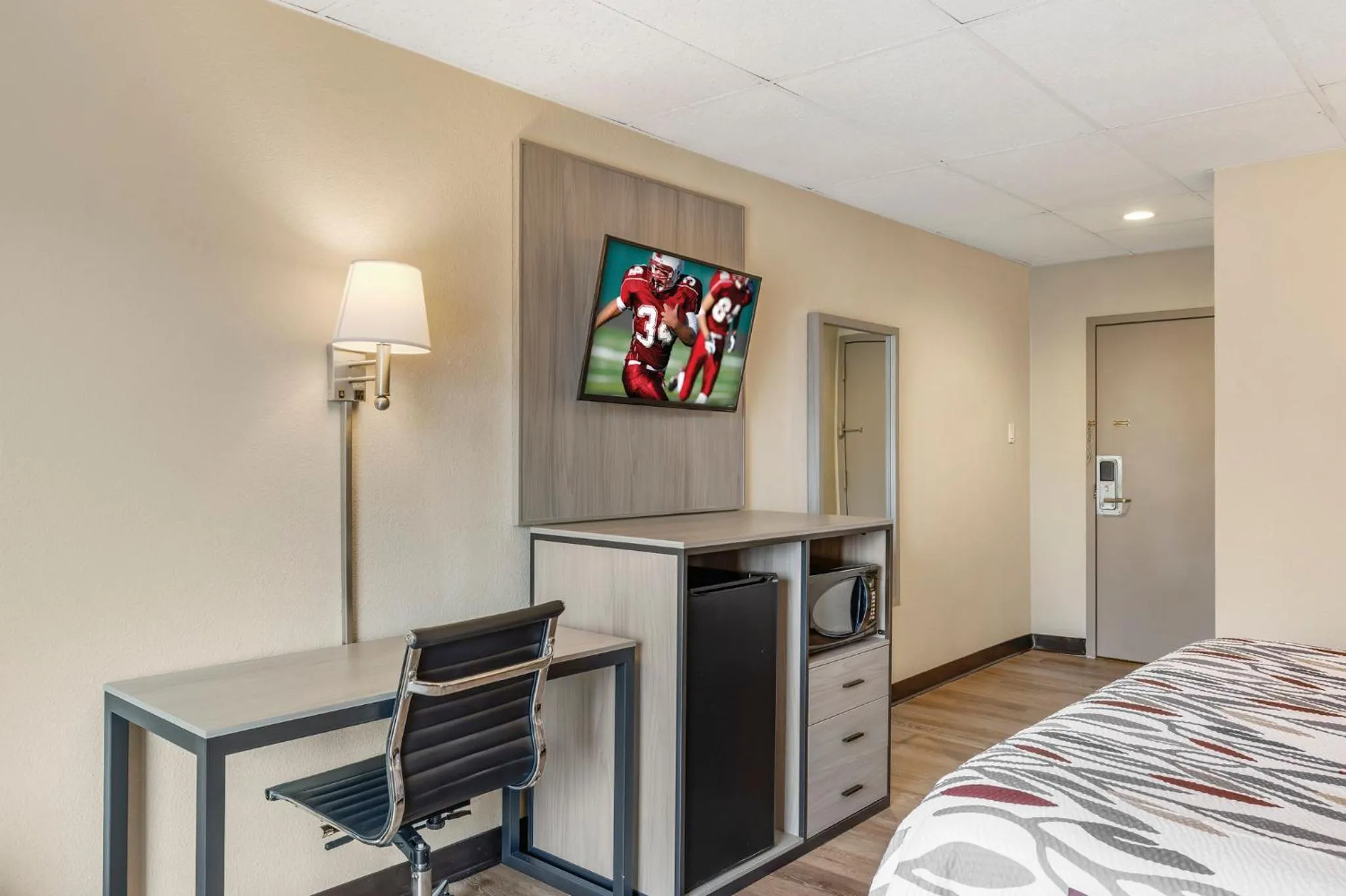 Bedroom, Bed in Red Roof Inn Stroudsburg