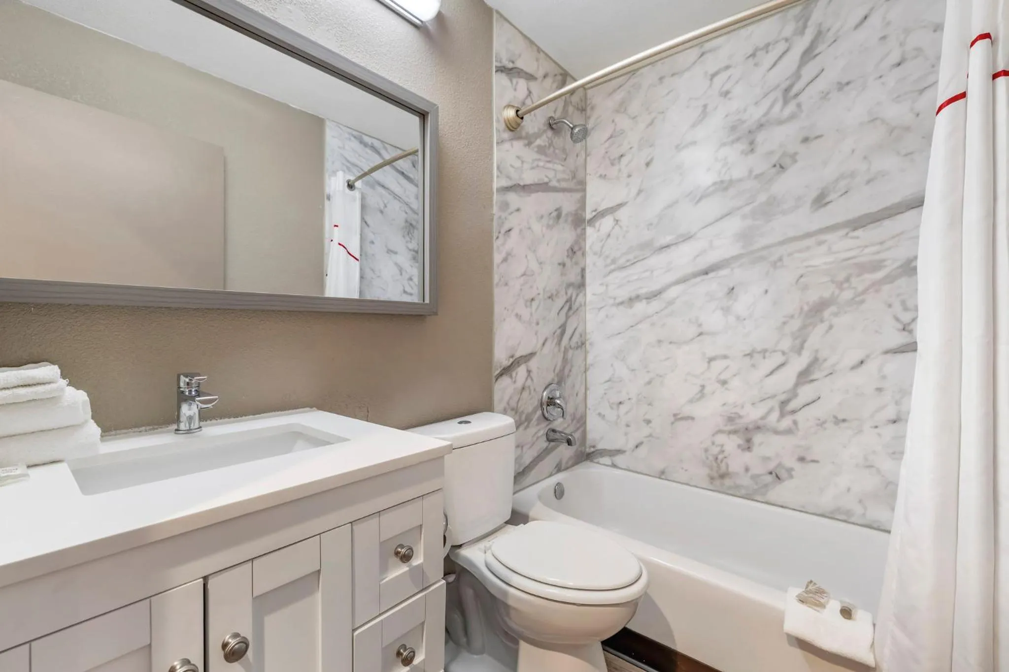 Bathroom in Red Roof Inn Stroudsburg