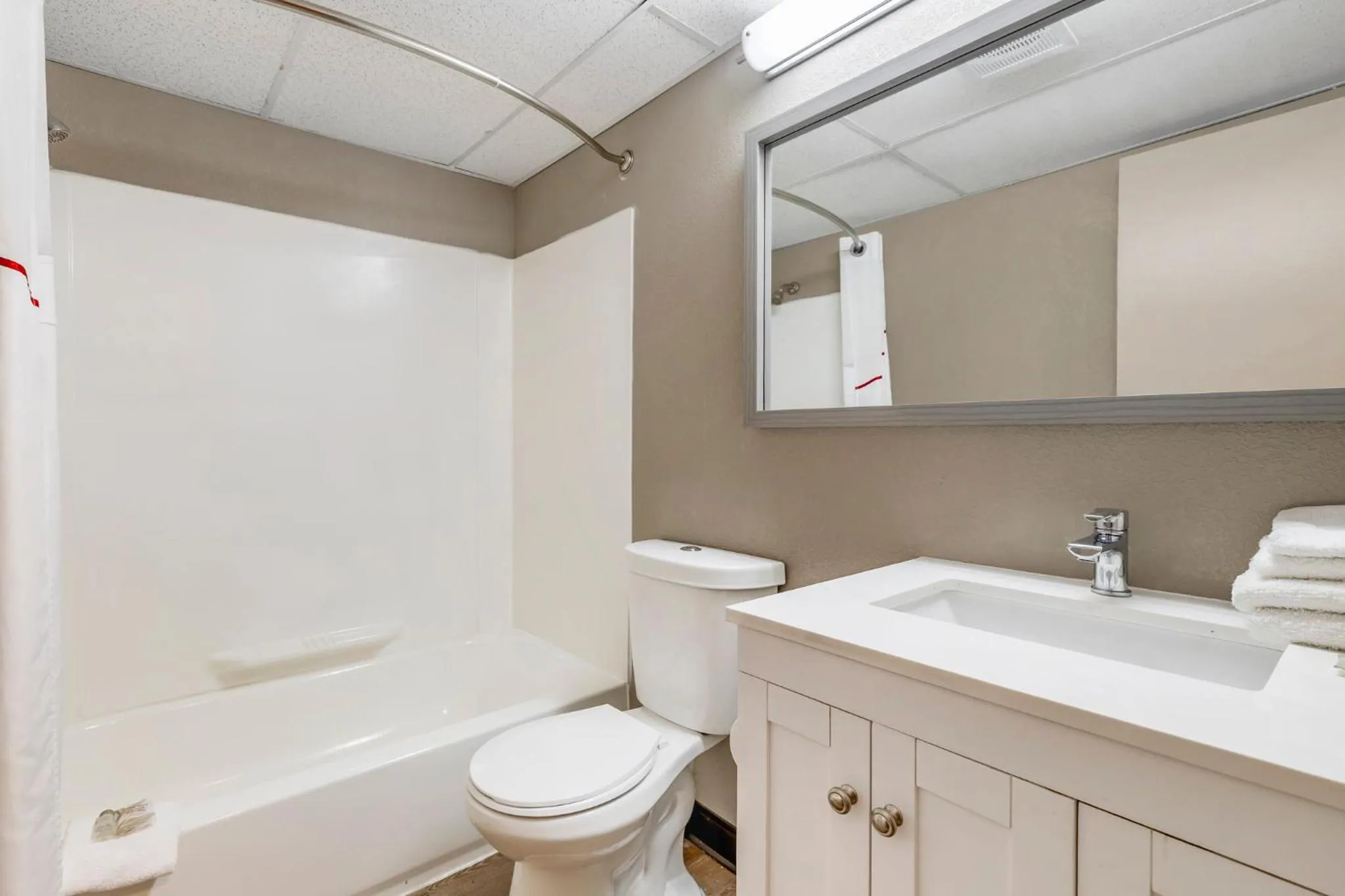 Bathroom in Red Roof Inn Stroudsburg