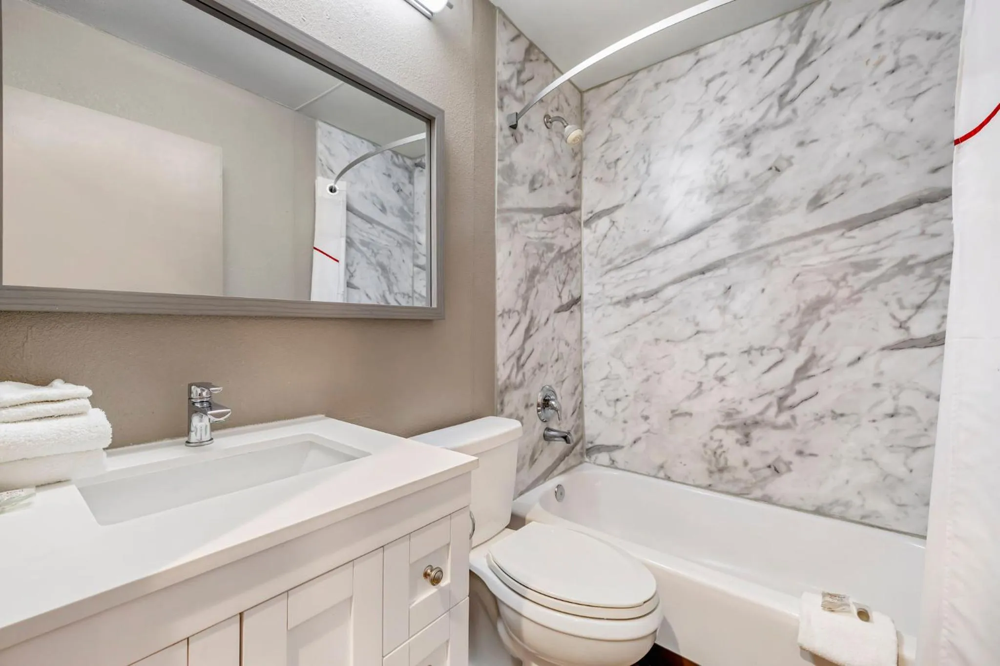 Bathroom in Red Roof Inn Stroudsburg