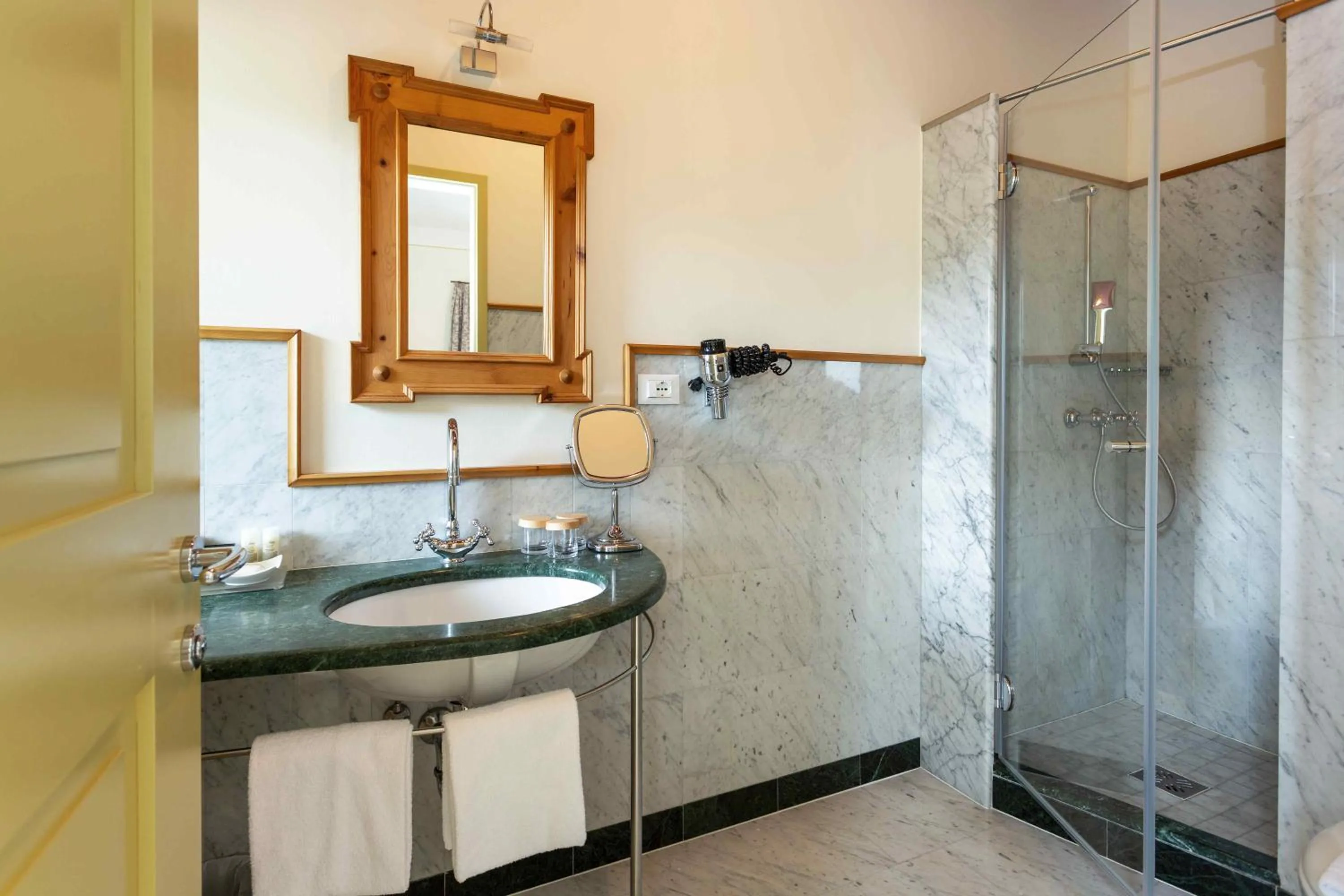 Shower in Gasthof Kohlern 1130 m