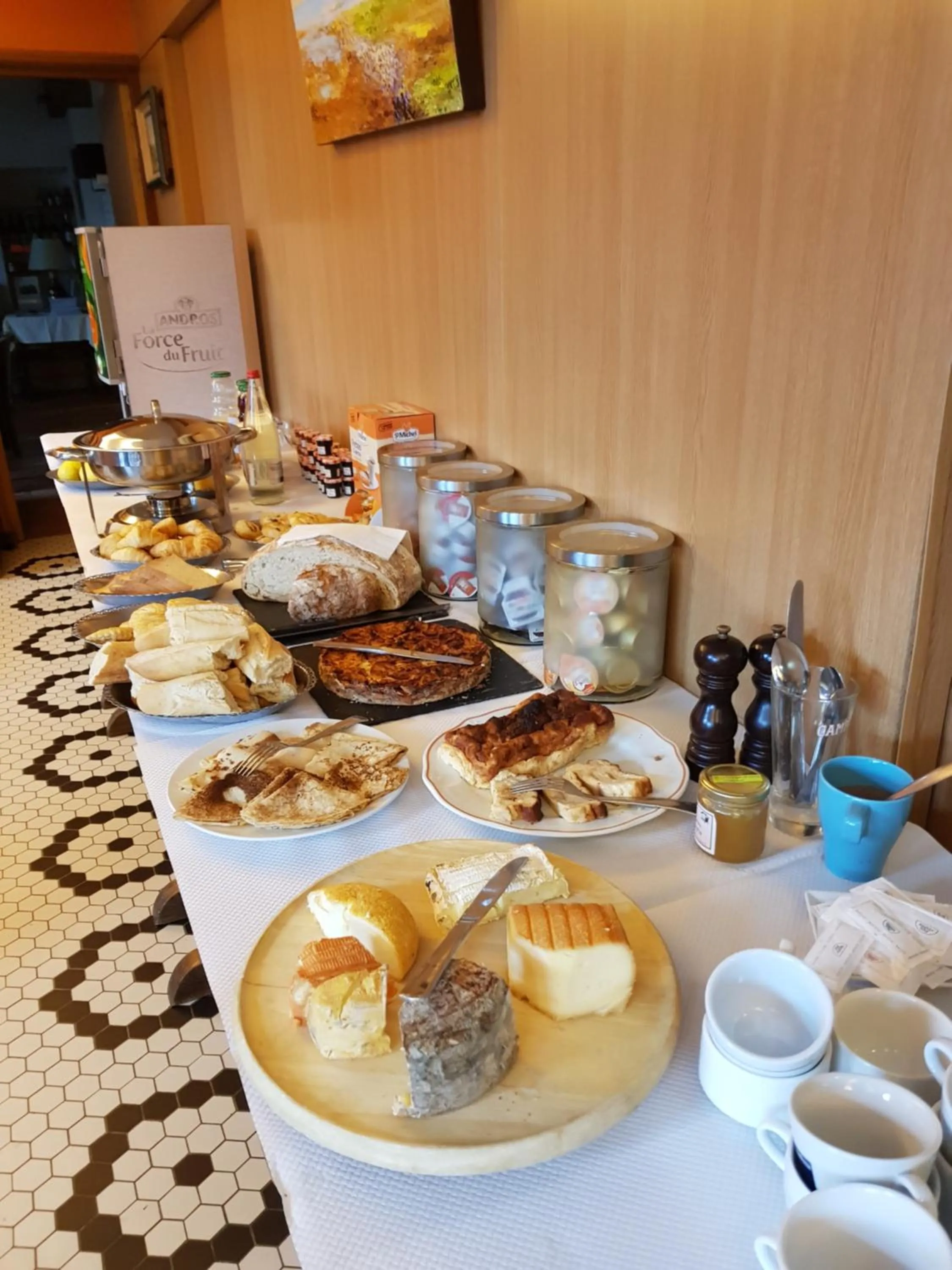Breakfast in LOGIS - Château de la Motte - Hôtel & Restaurant