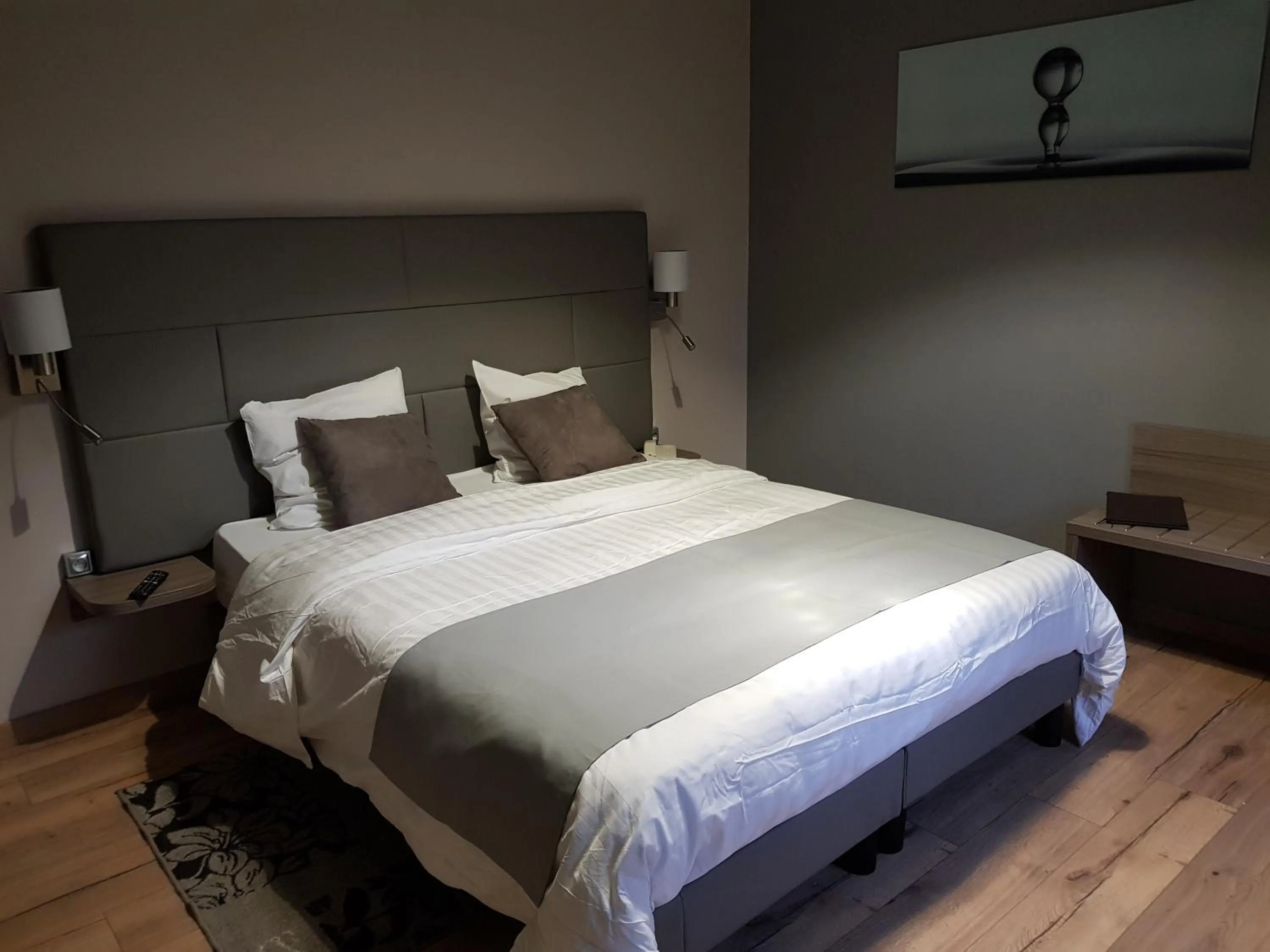 Bed in LOGIS - Château de la Motte - Hôtel & Restaurant