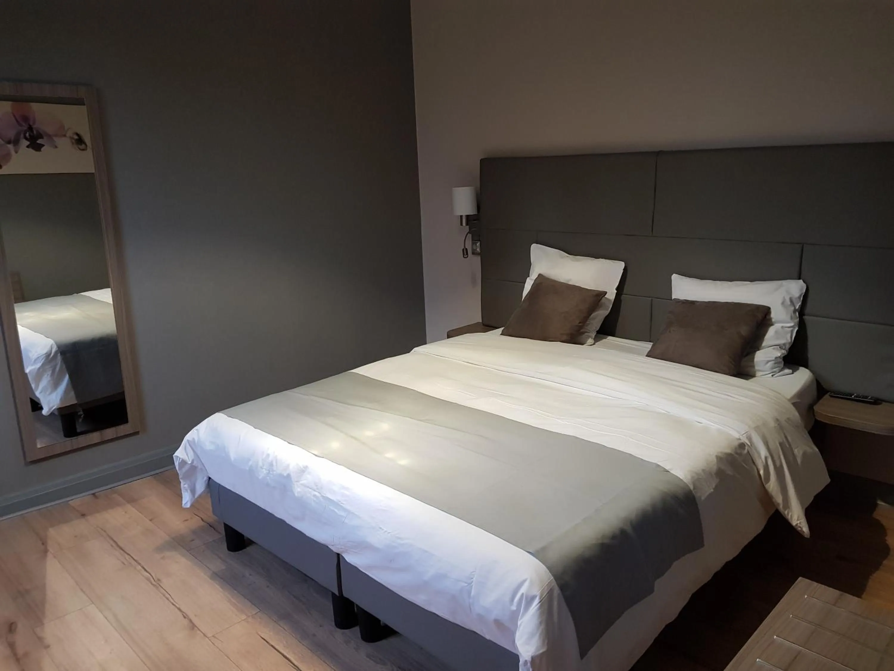 Bed in LOGIS - Château de la Motte - Hôtel & Restaurant