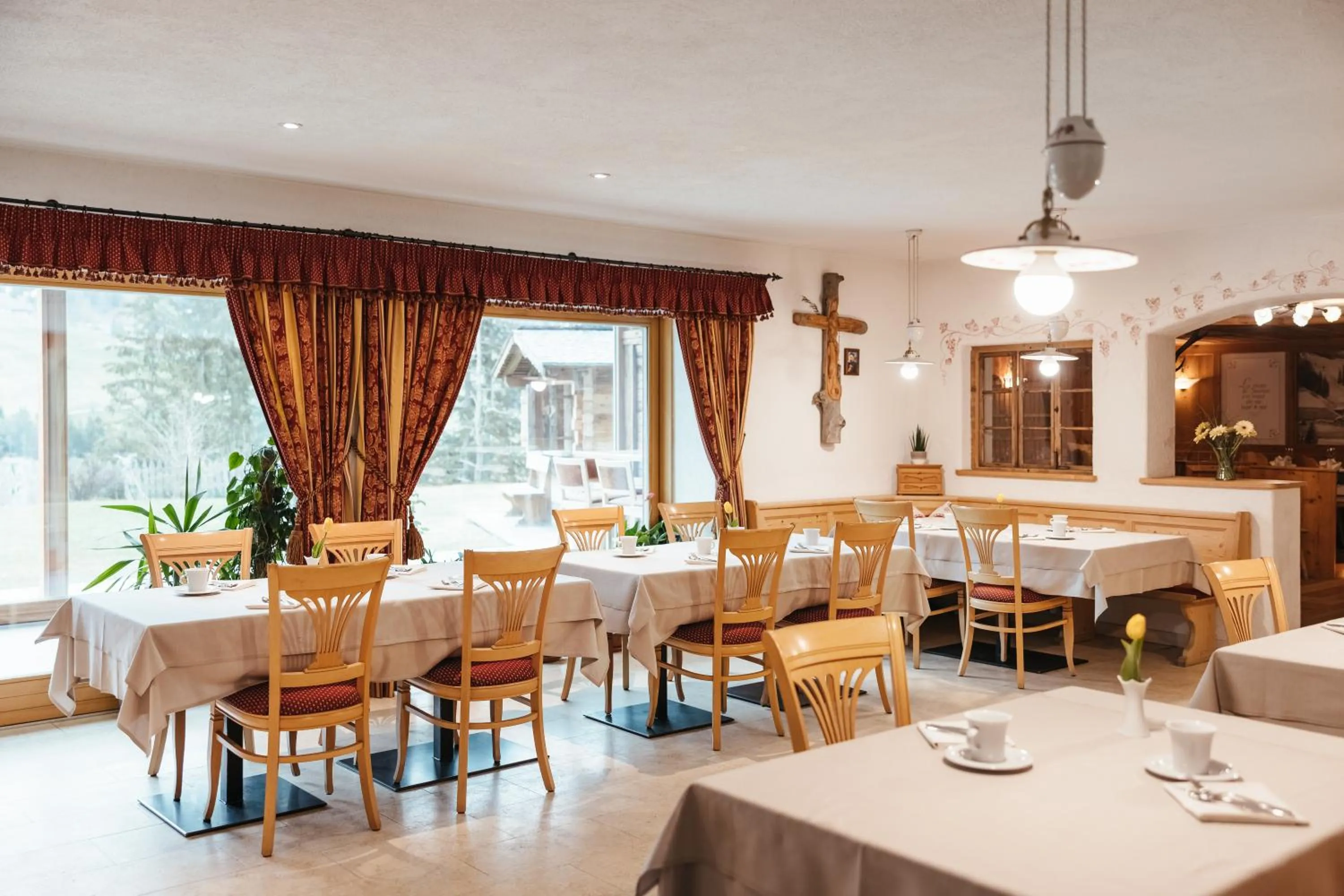 Restaurant/places to eat in Garni Ciasa Urban