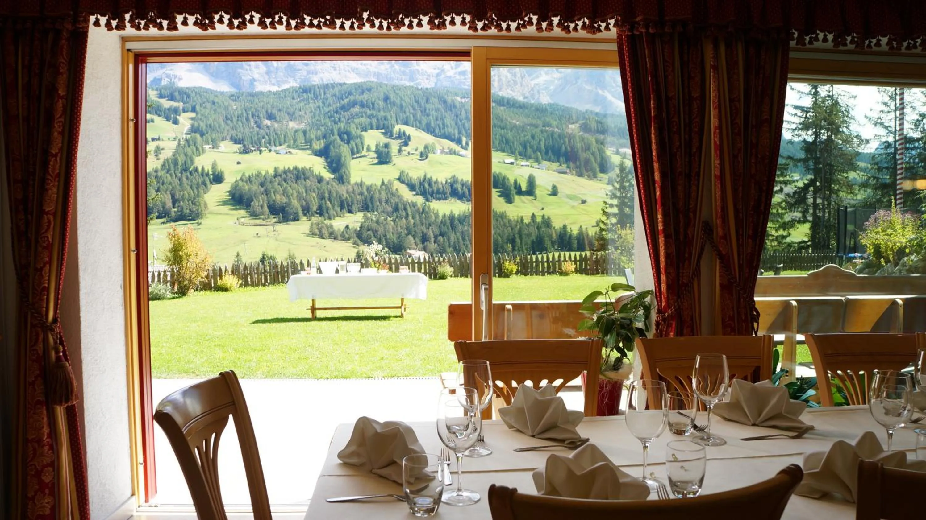 Restaurant/places to eat in Garni Ciasa Urban