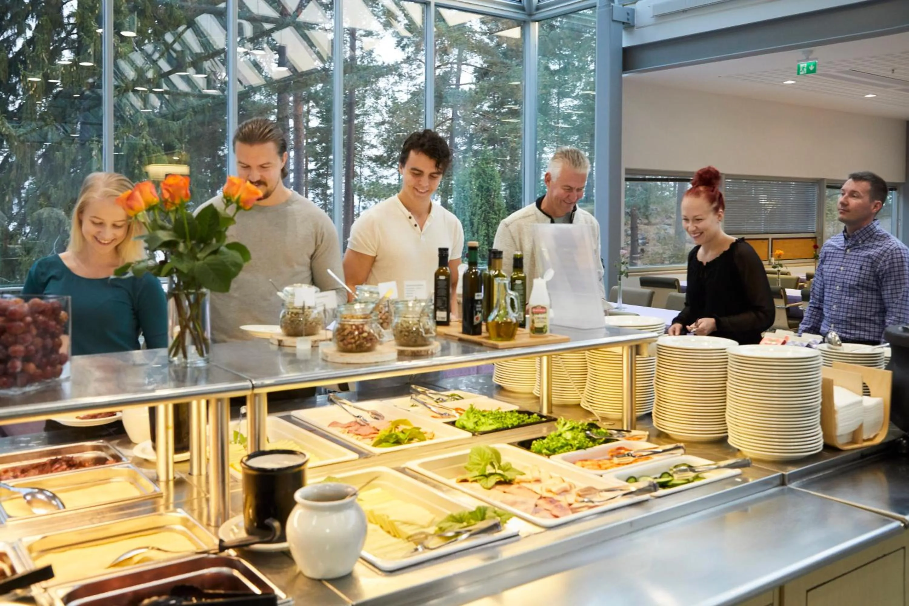 Restaurant/places to eat in Kokoushotelli Murikanranta