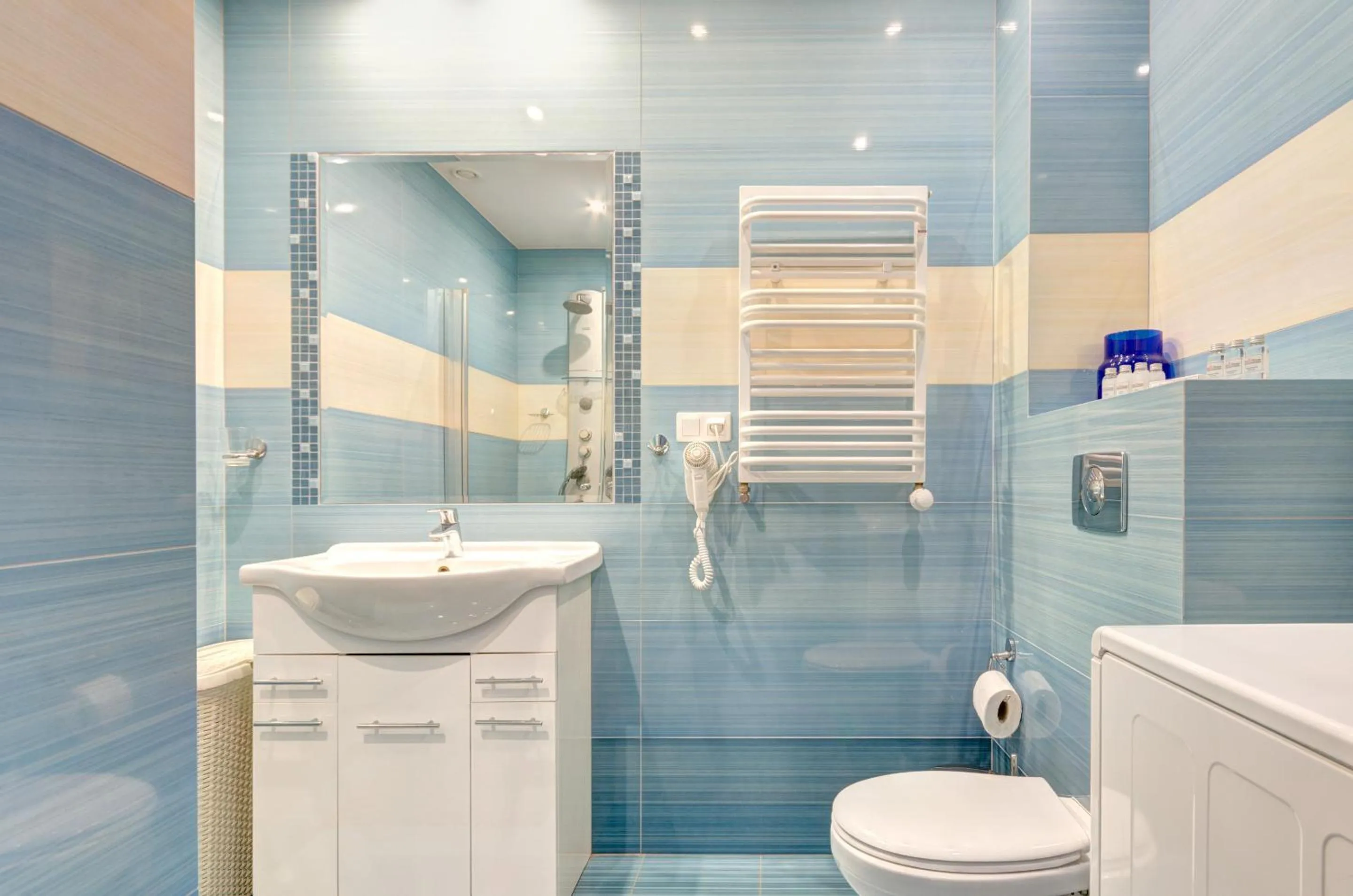 Shower in Dom & House – Old Town Waterlane