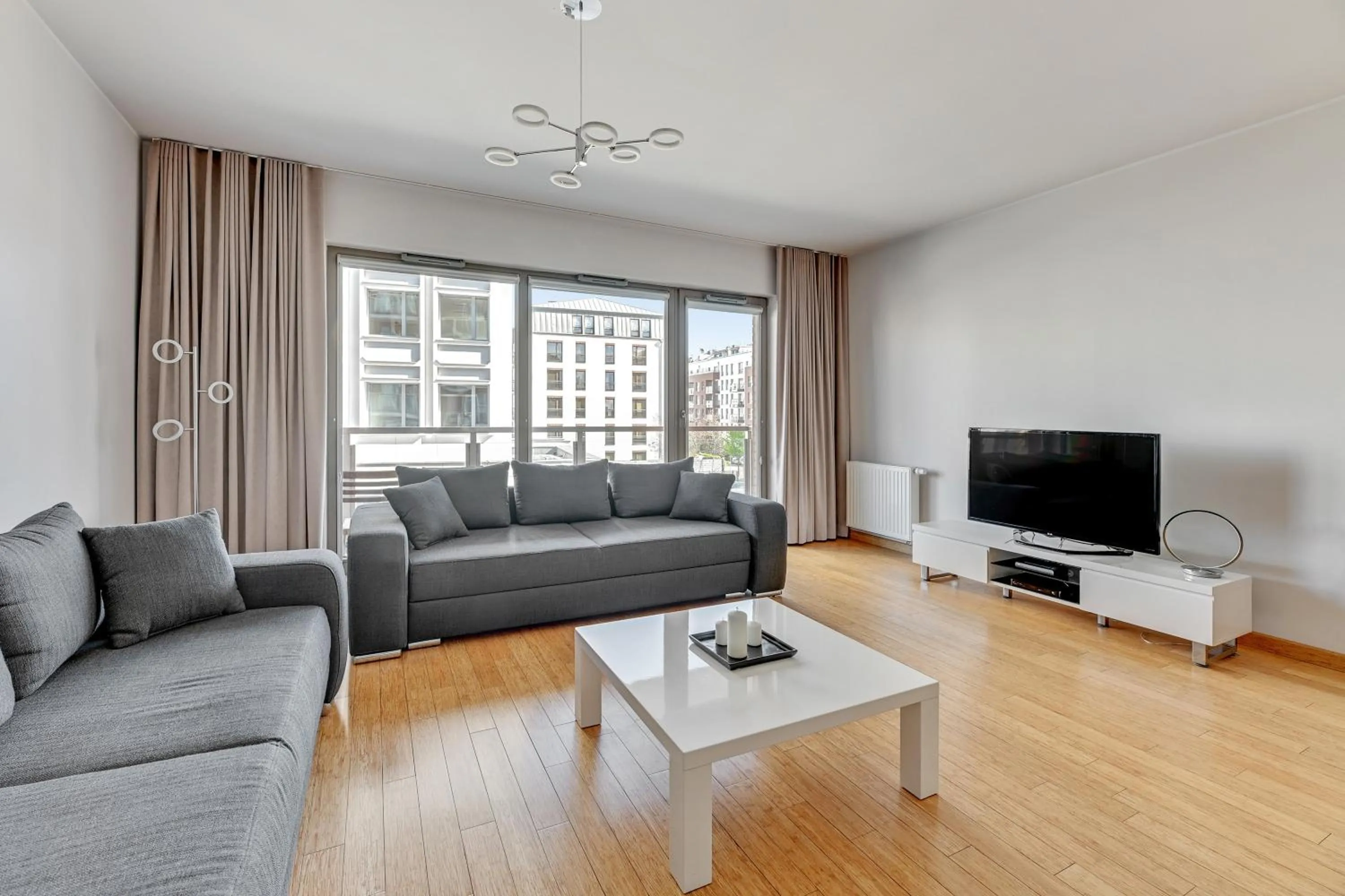 Communal lounge/ TV room in Dom & House – Old Town Waterlane