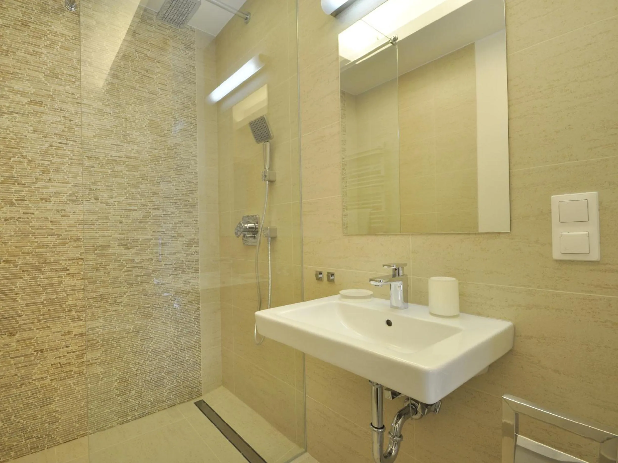 Shower in Dom & House – Old Town Waterlane