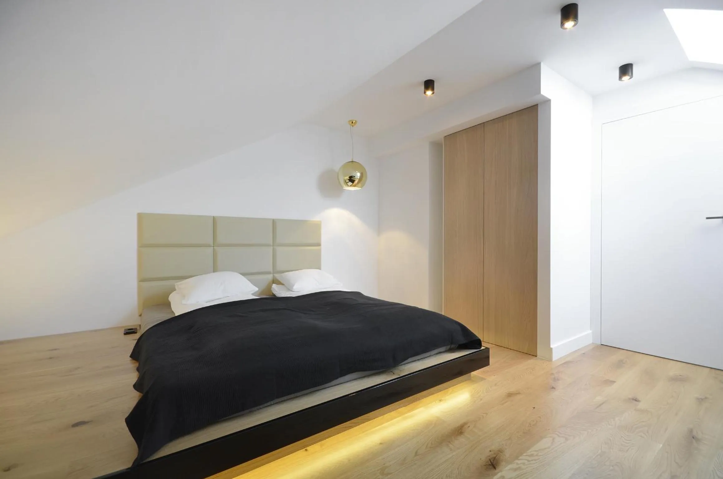 Bed in Dom & House – Old Town Waterlane