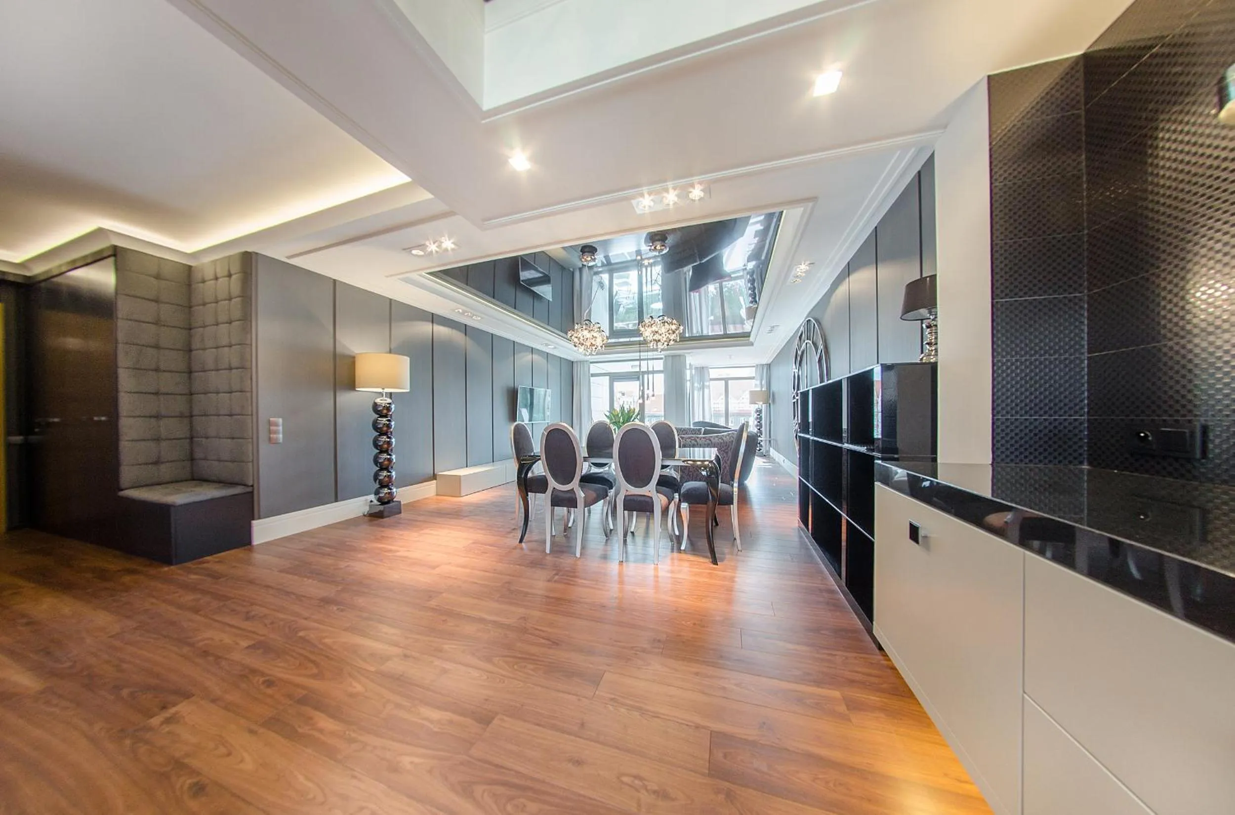 Communal lounge/ TV room in Dom & House – Old Town Waterlane