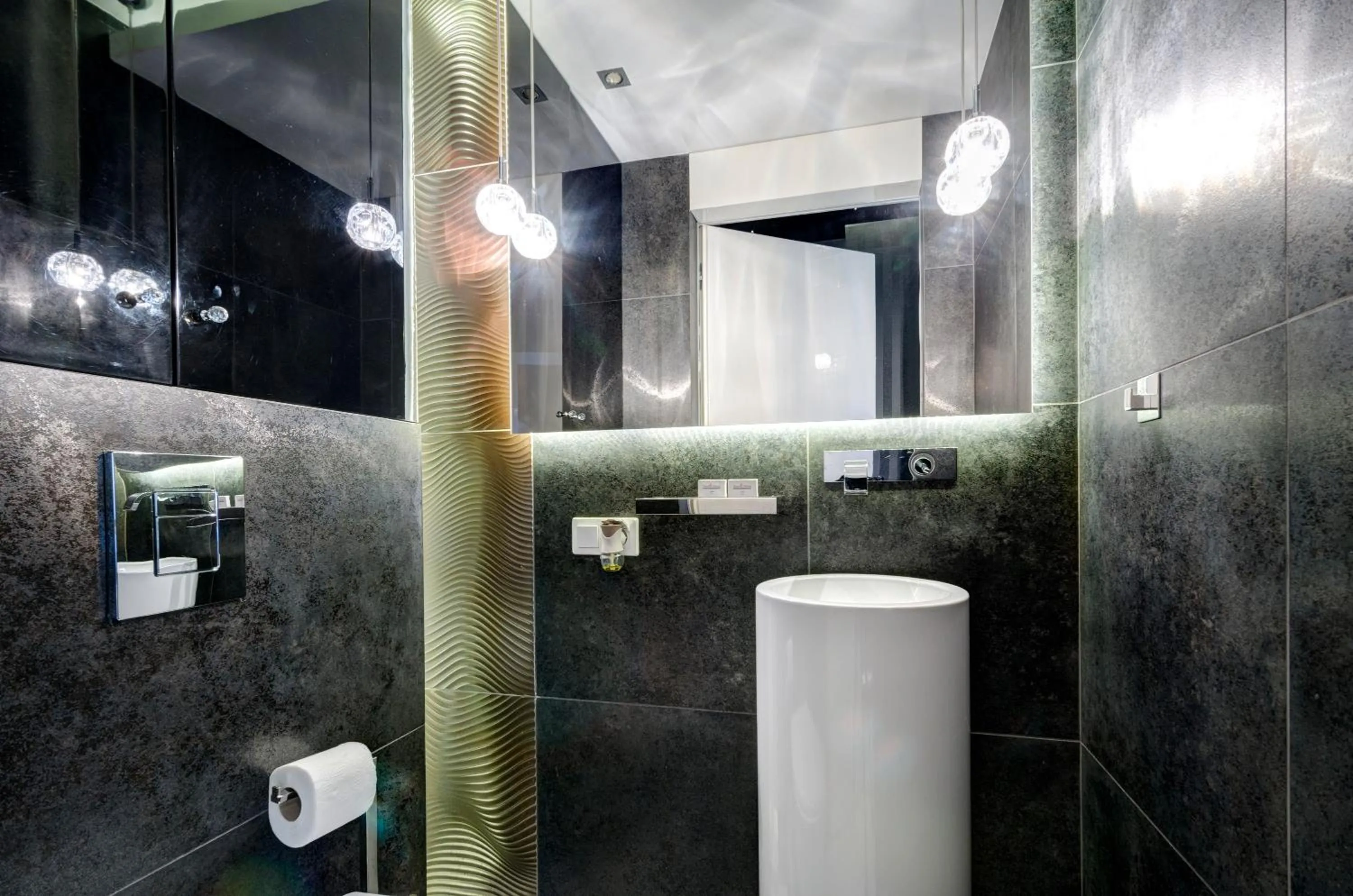 Toilet in Dom & House – Old Town Waterlane