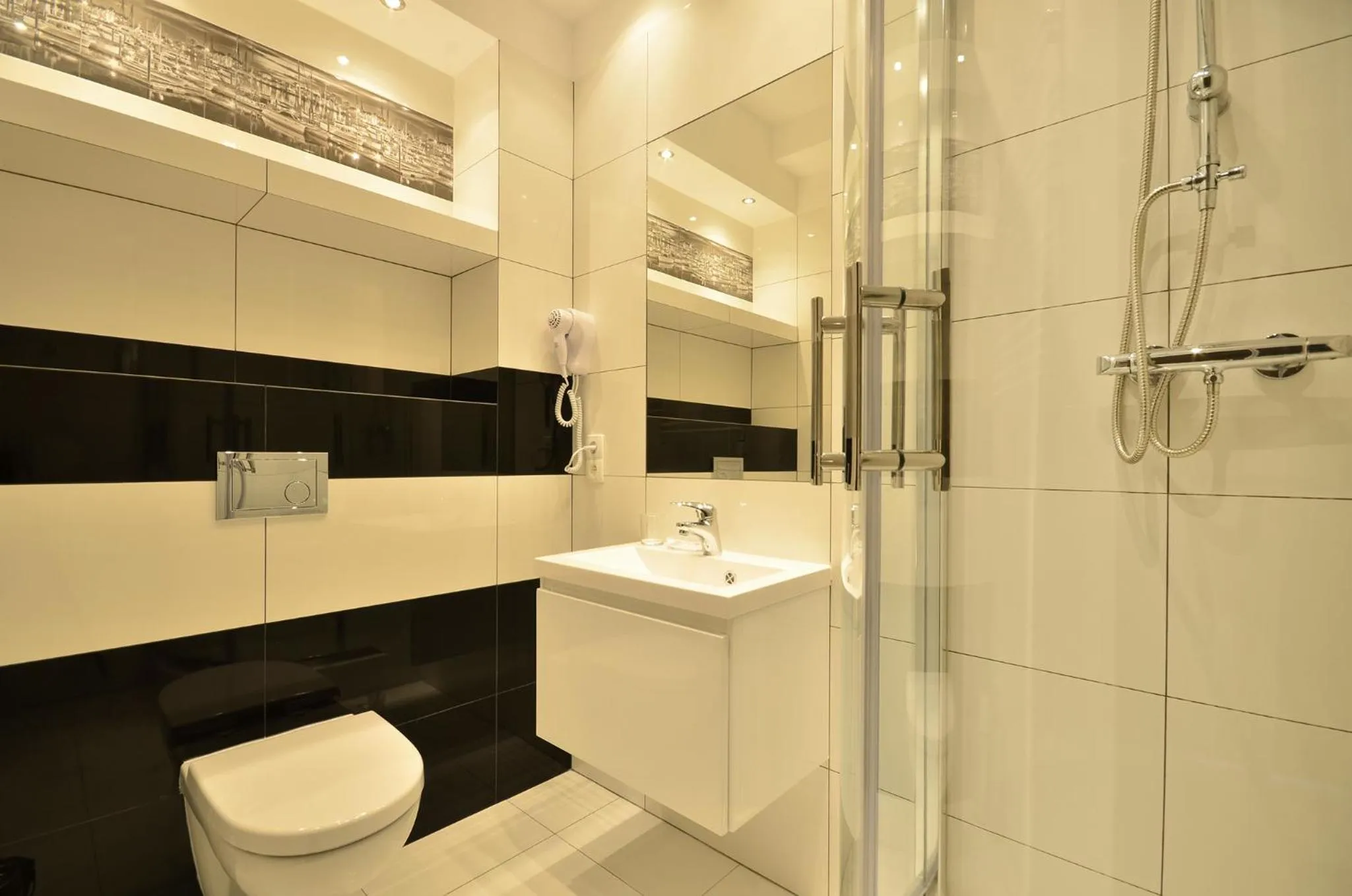 Shower in Dom & House – Old Town Waterlane