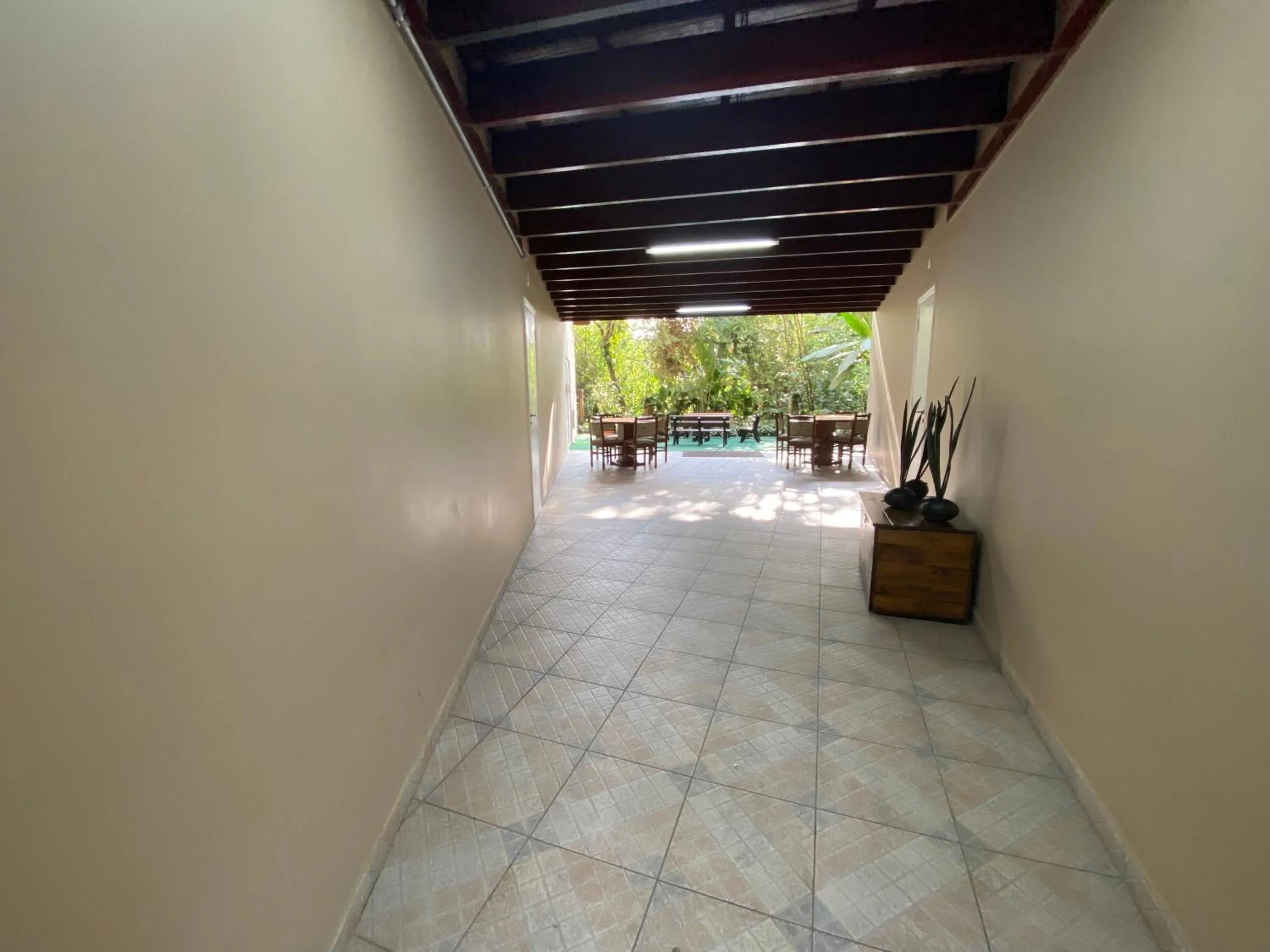 Patio in Flat estudio 110 Amarilis Riviera de São Lourenço, 03 piscina climatizada, serviço de hotelaria, limpesa e troca de toalhas diária, carregador veiculo elétrico e servico de praia finais de semana WiFi 500