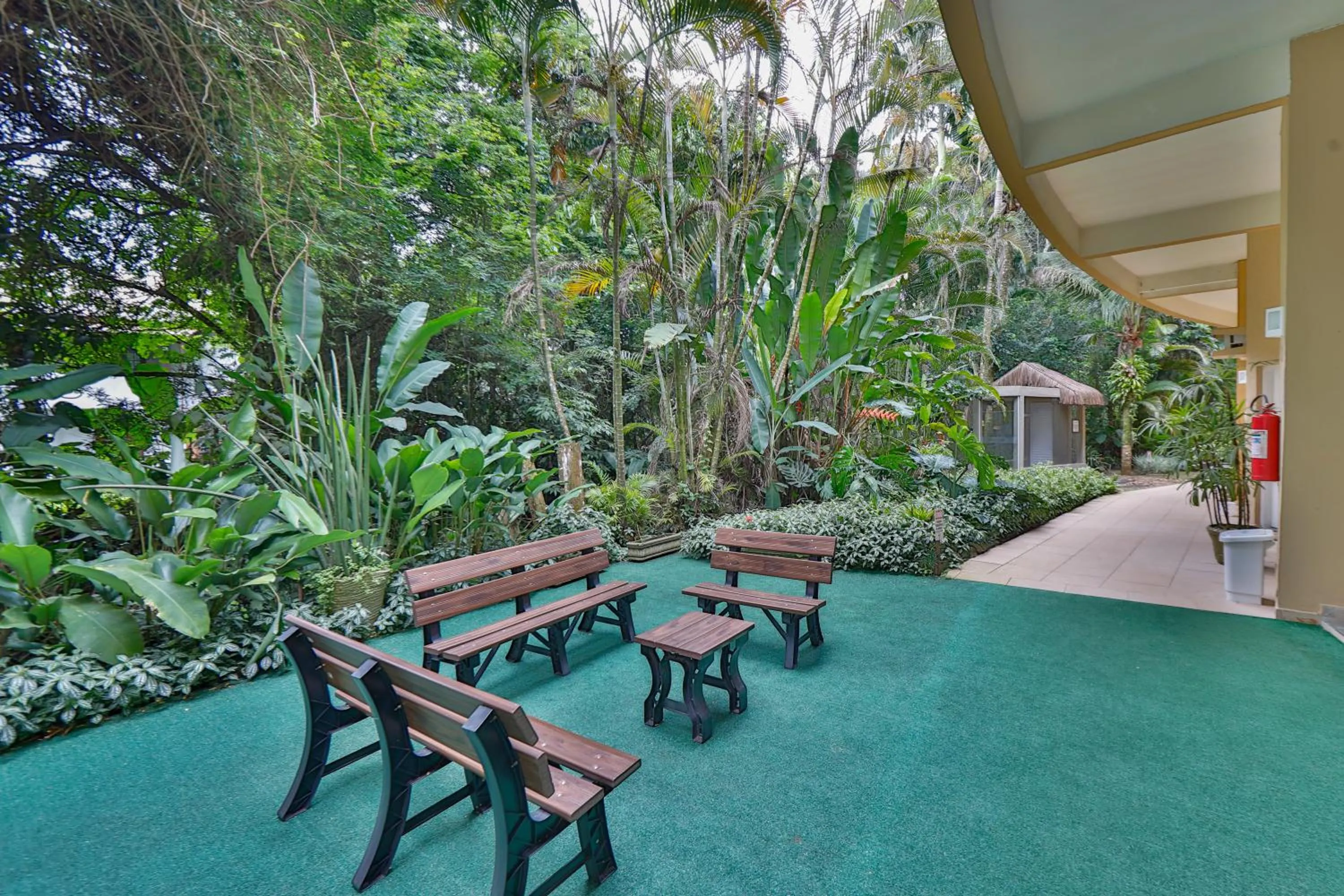 Garden view in Flat estudio 110 Amarilis Riviera de São Lourenço, 03 piscina climatizada, serviço de hotelaria, limpesa e troca de toalhas diária, carregador veiculo elétrico e servico de praia finais de semana WiFi 500