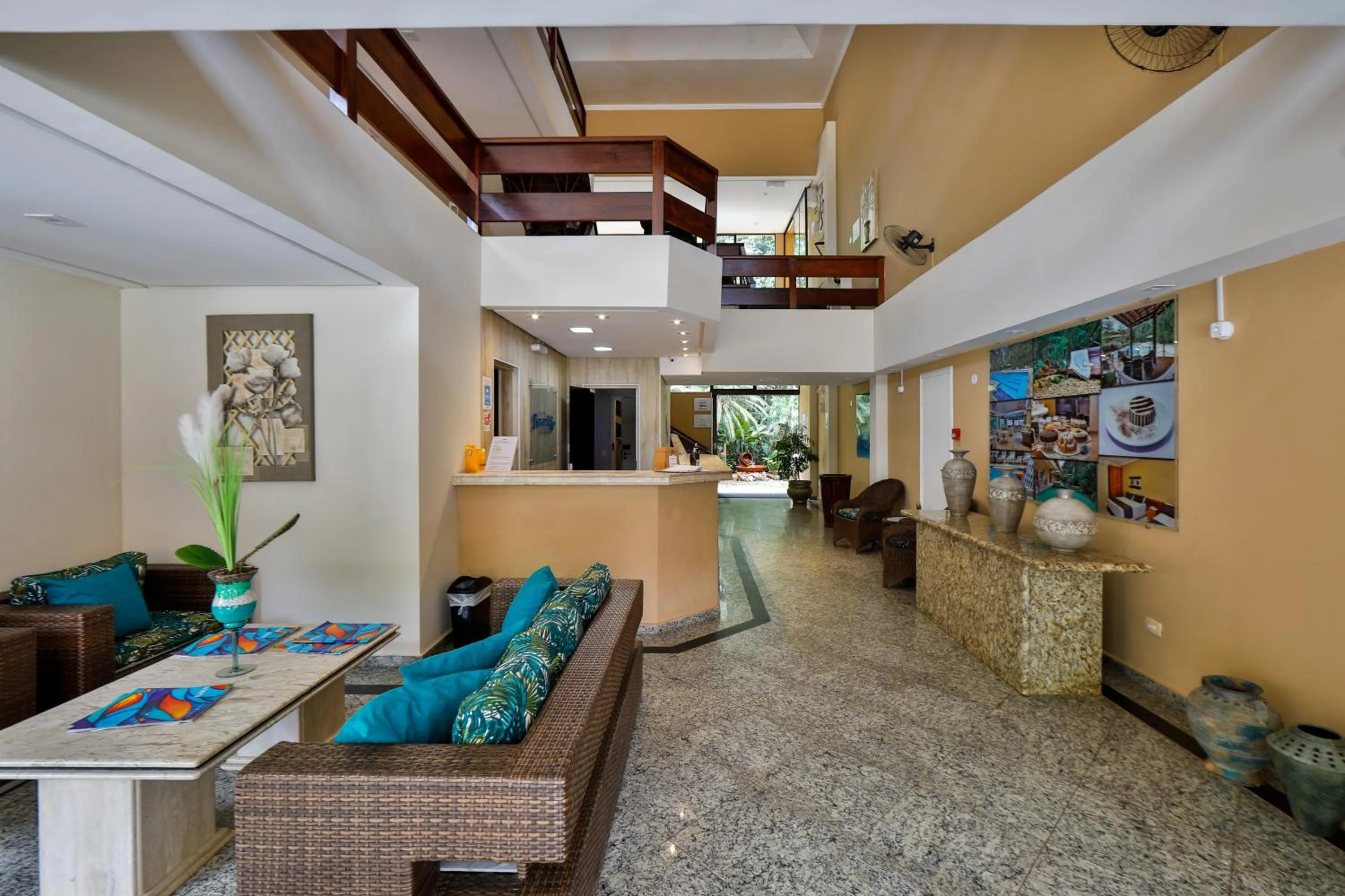 Lobby or reception in Flat estudio 110 Amarilis Riviera de São Lourenço, 03 piscina climatizada, serviço de hotelaria, limpesa e troca de toalhas diária, carregador veiculo elétrico e servico de praia finais de semana WiFi 500