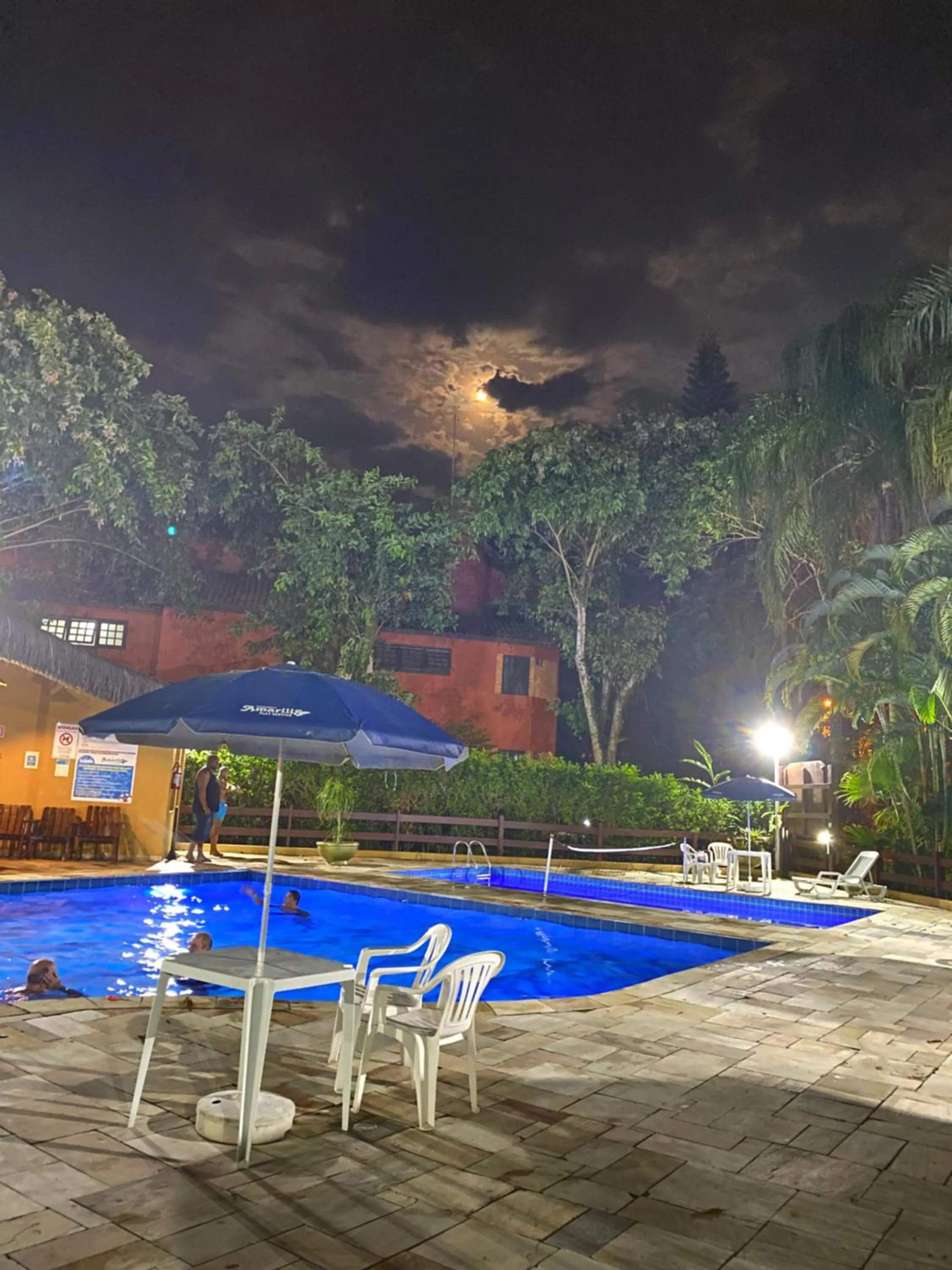 Night in Flat estudio 110 Amarilis Riviera de São Lourenço, 03 piscina climatizada, serviço de hotelaria, limpesa e troca de toalhas diária, carregador veiculo elétrico e servico de praia finais de semana WiFi 500