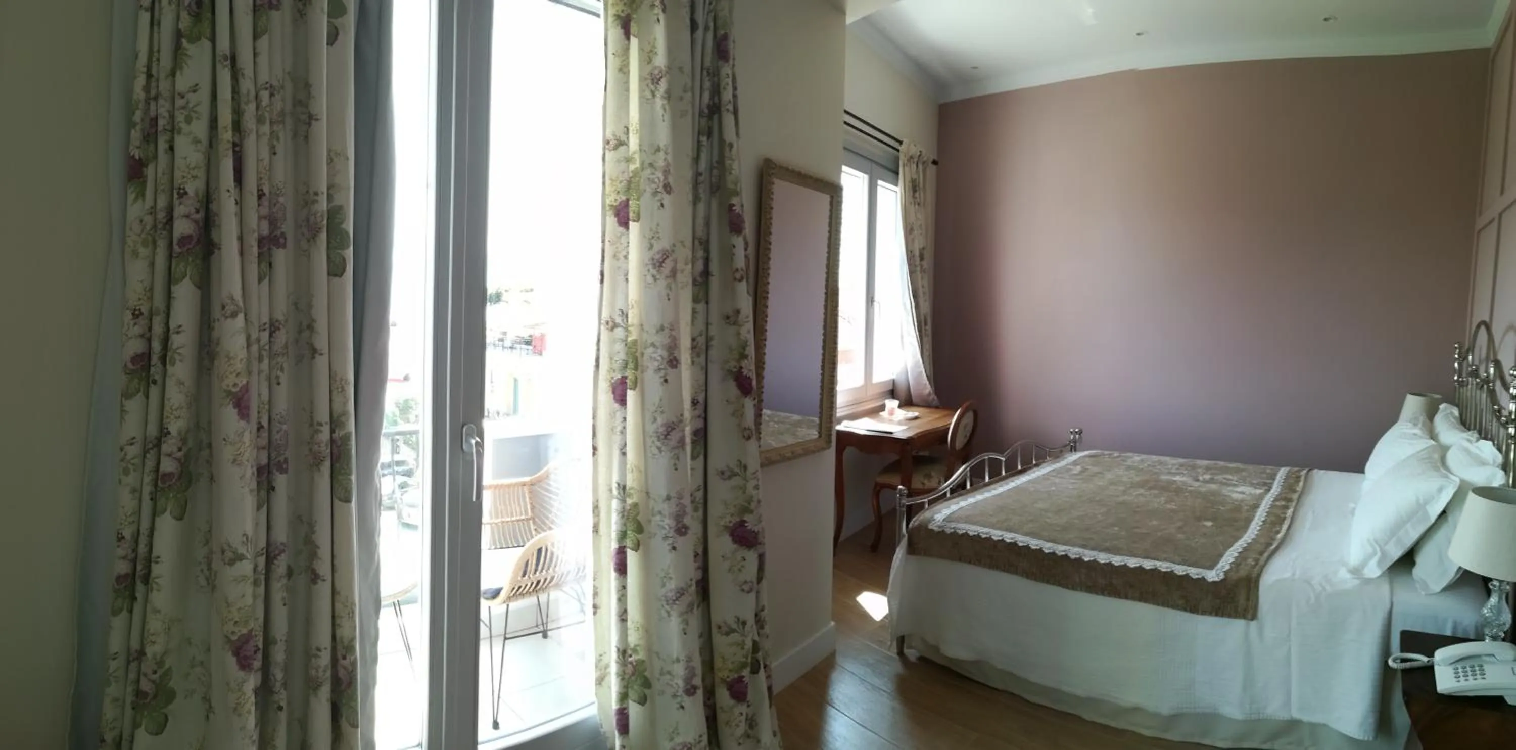 Balcony/Terrace, Bed in Amaryllis