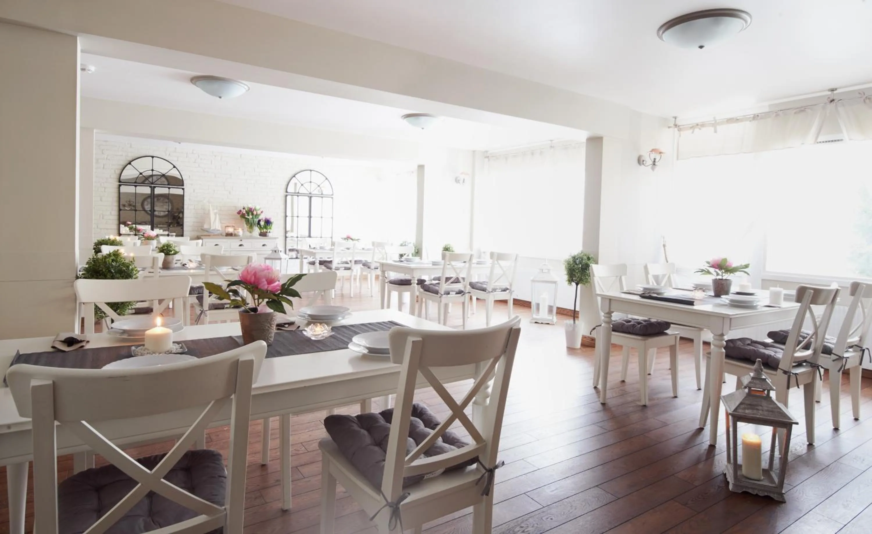 Restaurant/places to eat in Obiekt Hotelarski Patron