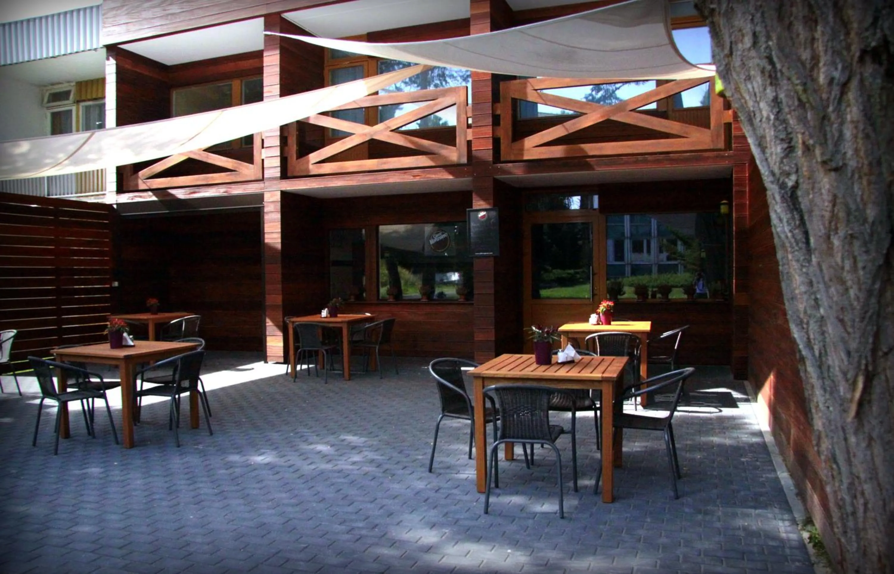 Restaurant/places to eat in Obiekt Hotelarski Patron