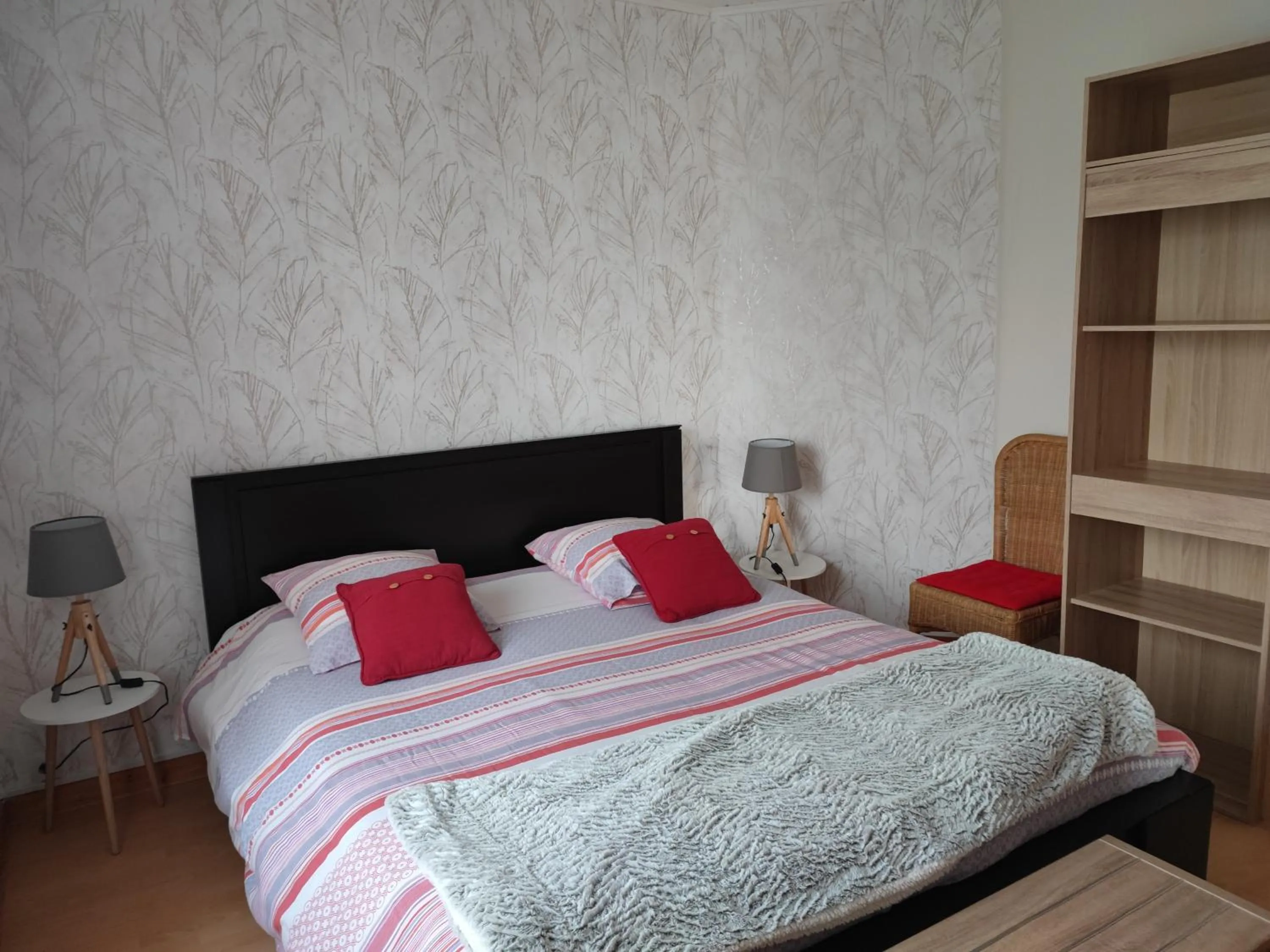 Photo of the whole room, Bed in Location Keransignour