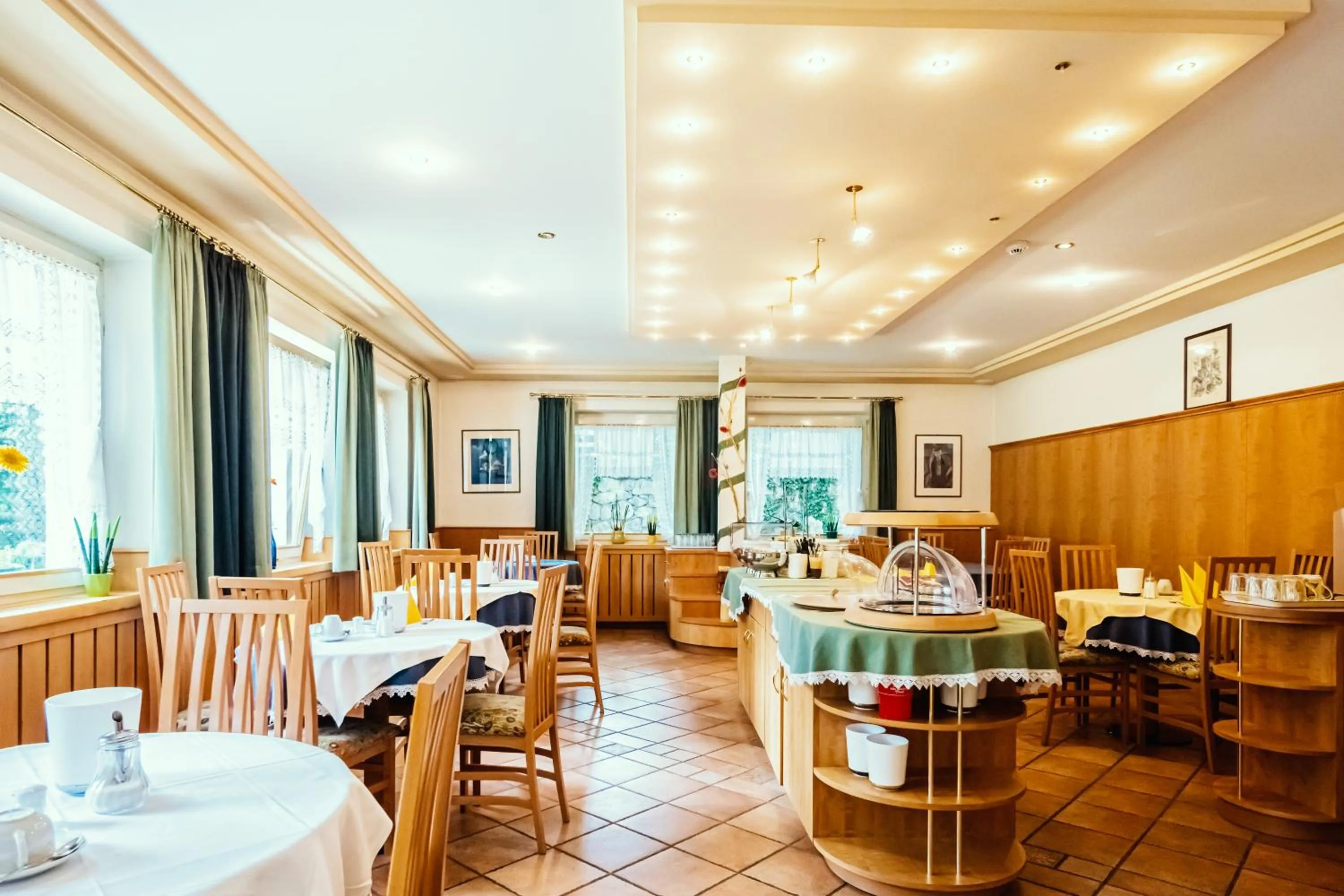 Breakfast in Hotel Pension Schweitzer