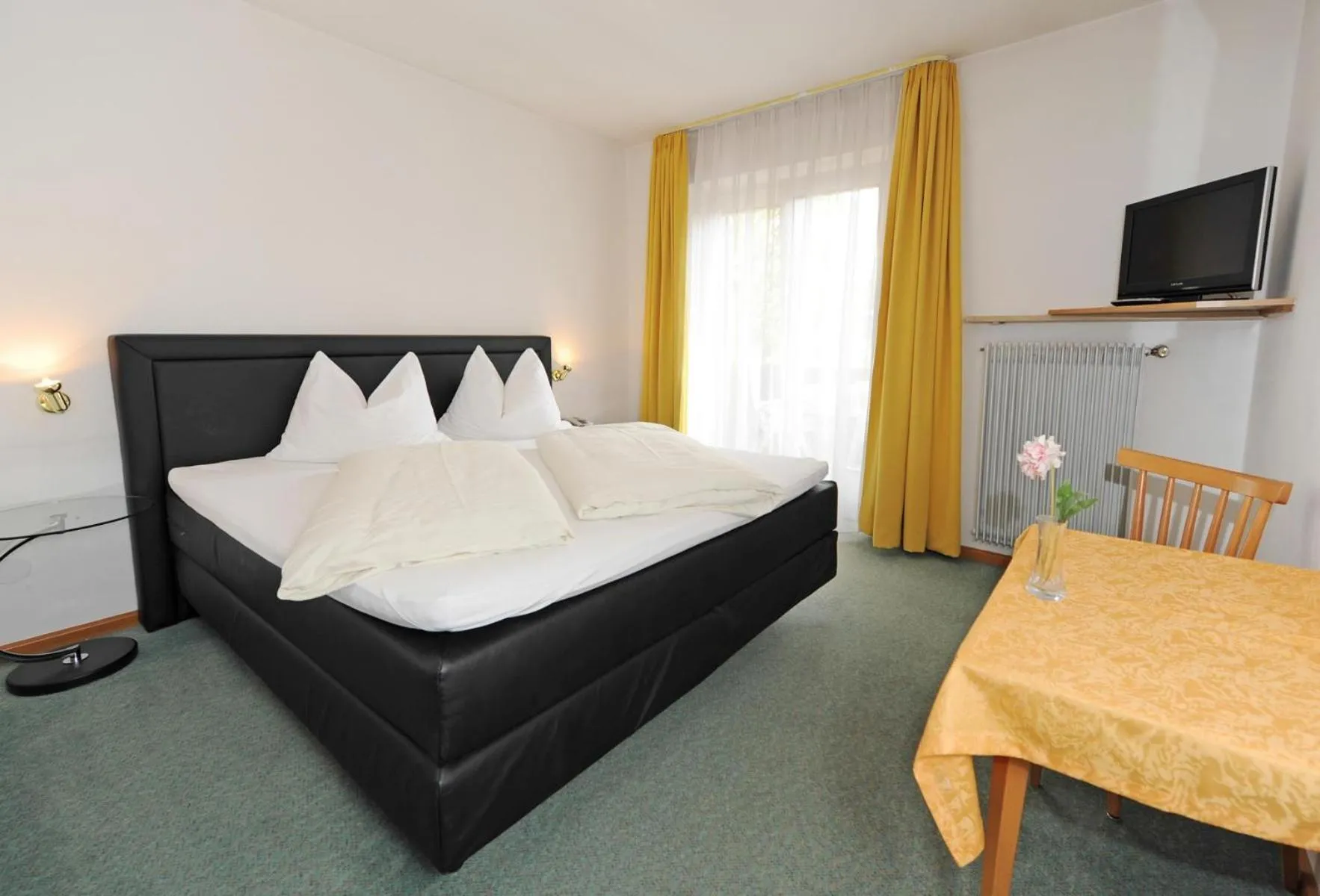 Bed in Hotel Pension Schweitzer