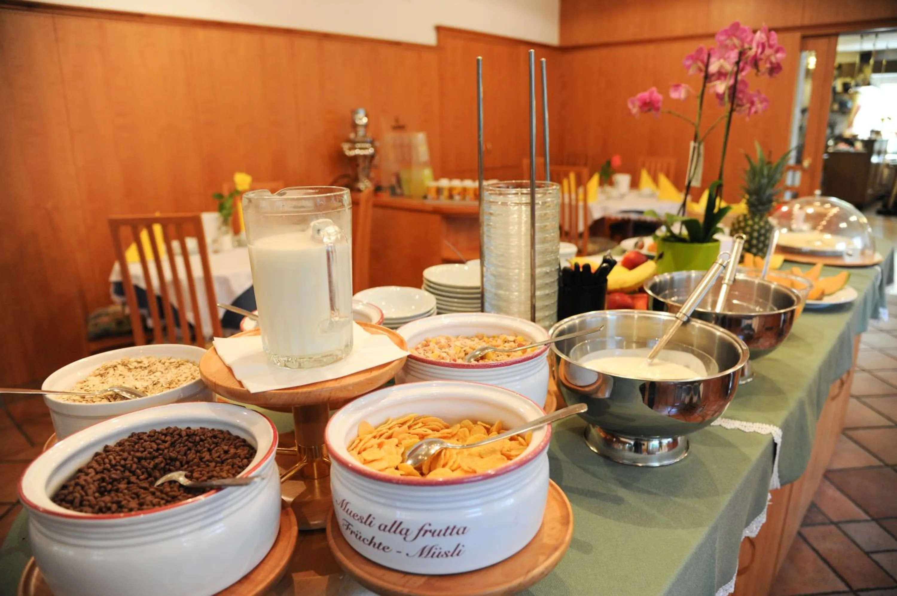 Dining area in Hotel Pension Schweitzer