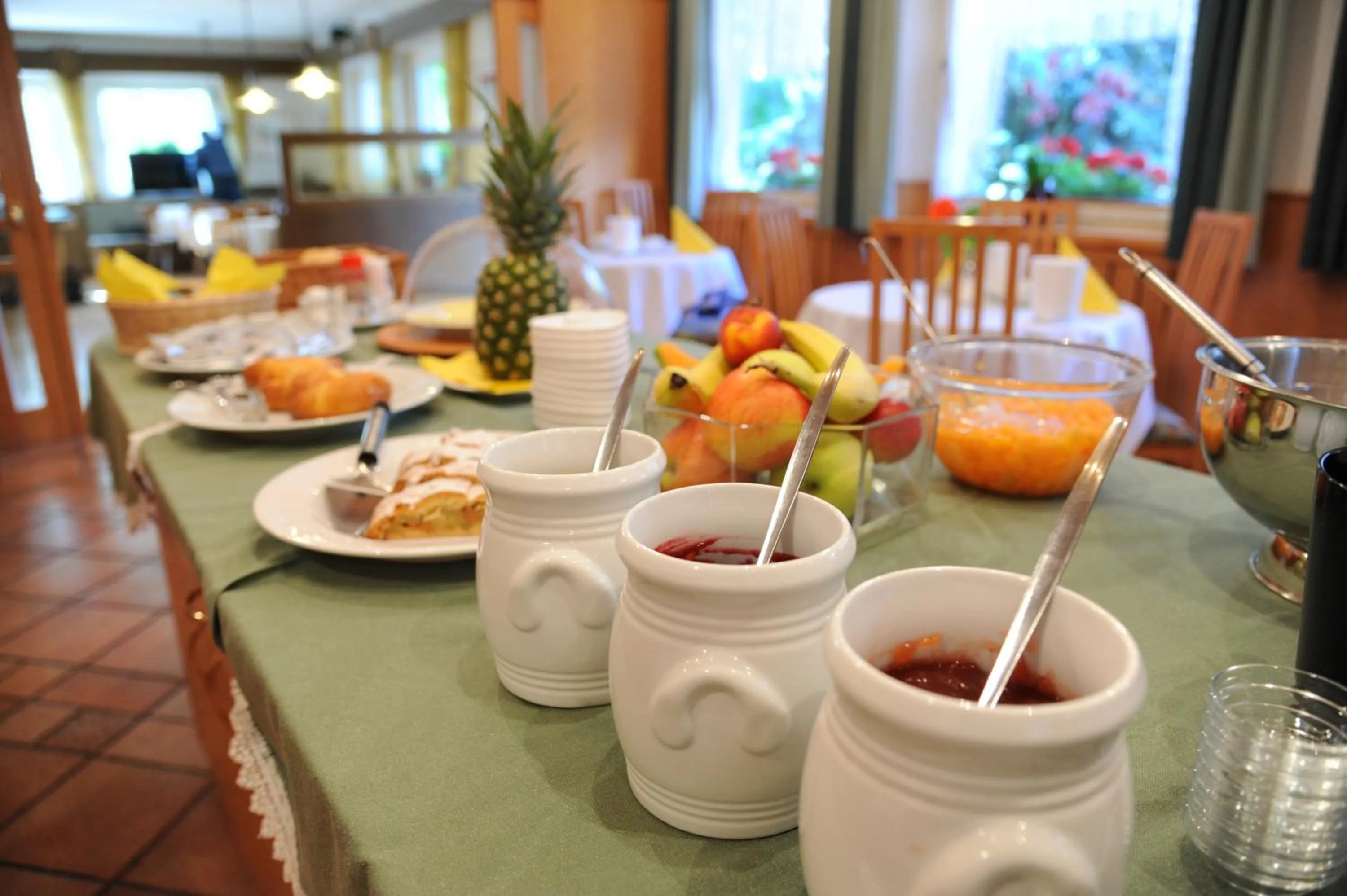 Dining area in Hotel Pension Schweitzer