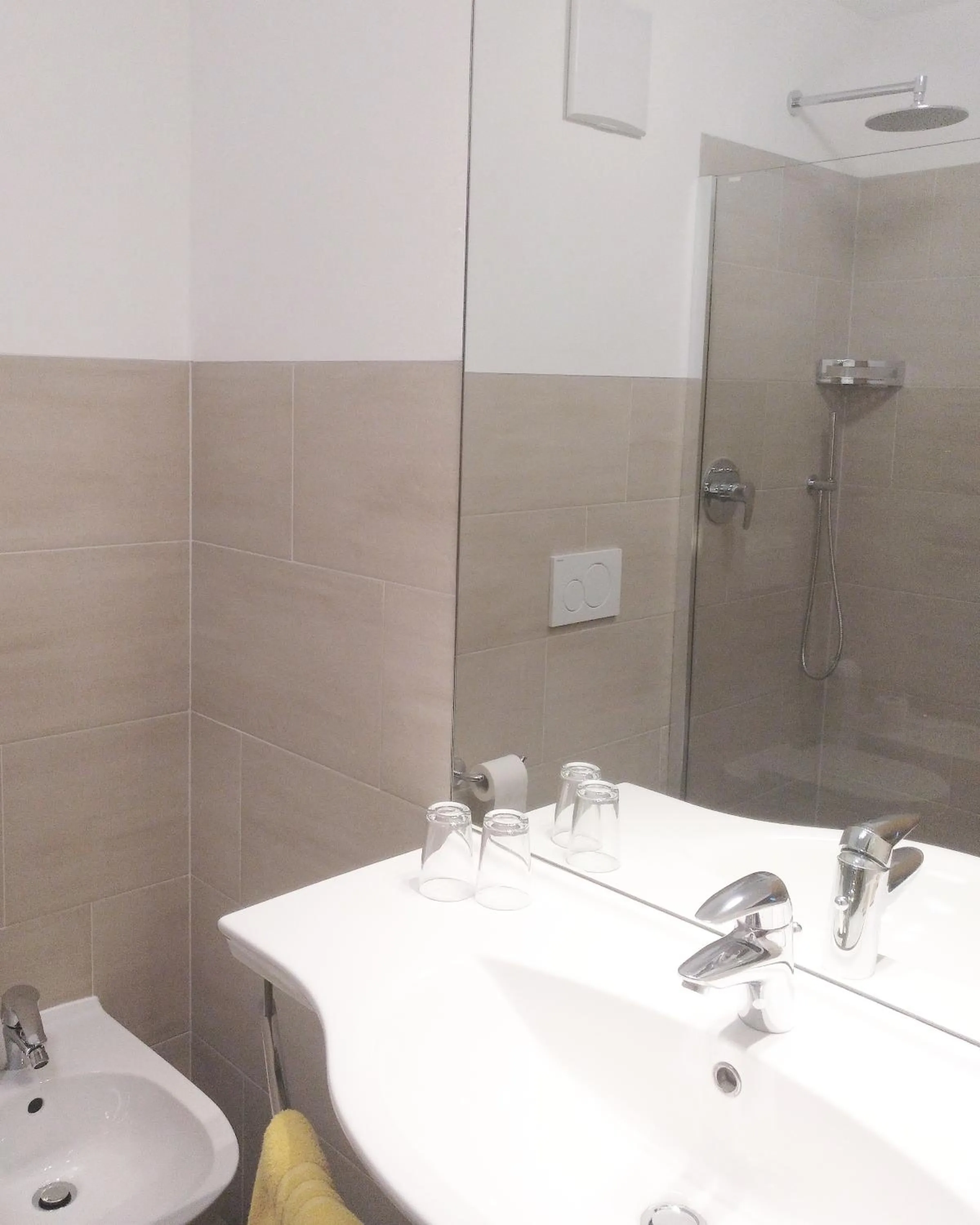 Shower in Hotel Pension Schweitzer
