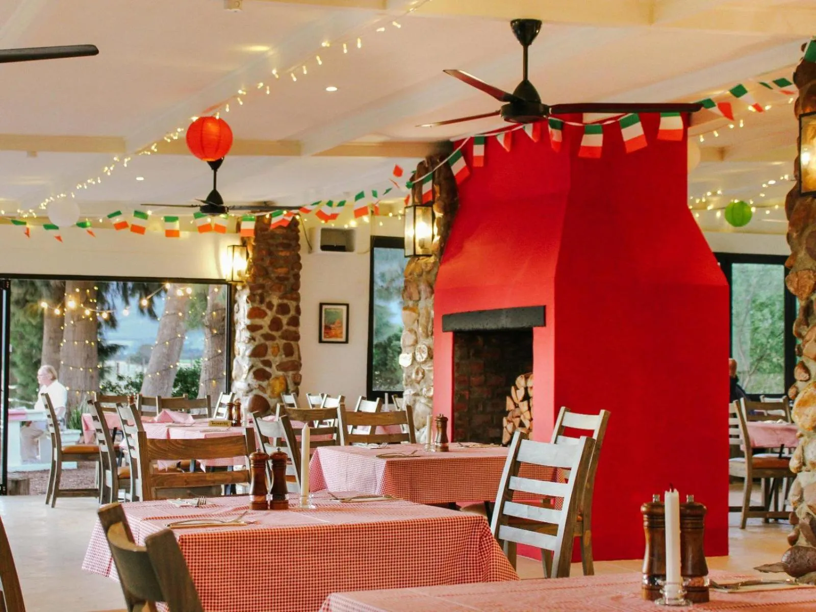 Dining area in Duikersdrift Winelands Country Escape