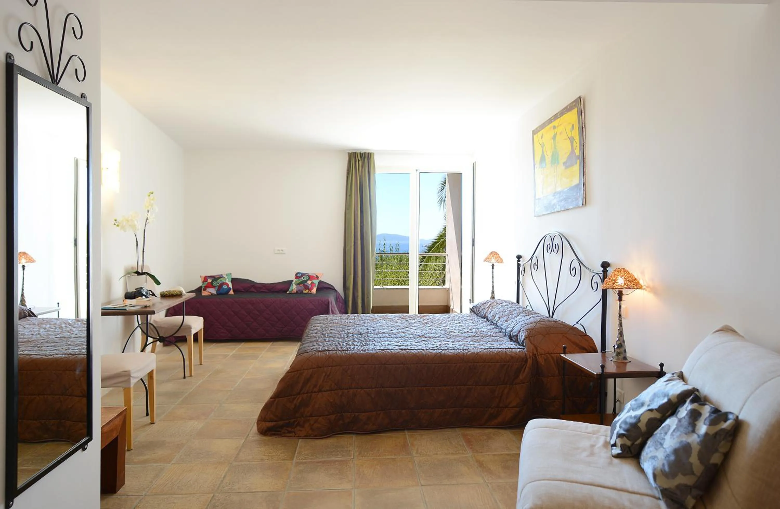 Bedroom, Bed in Hotel Les Eucalyptus