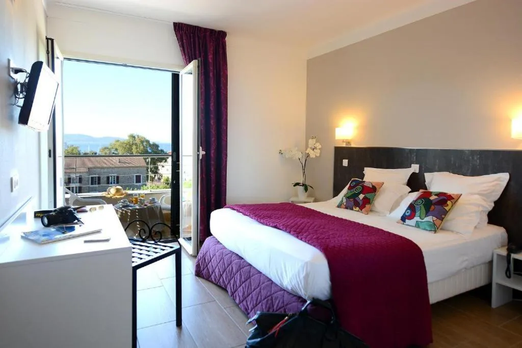 Bedroom, Bed in Hotel Les Eucalyptus