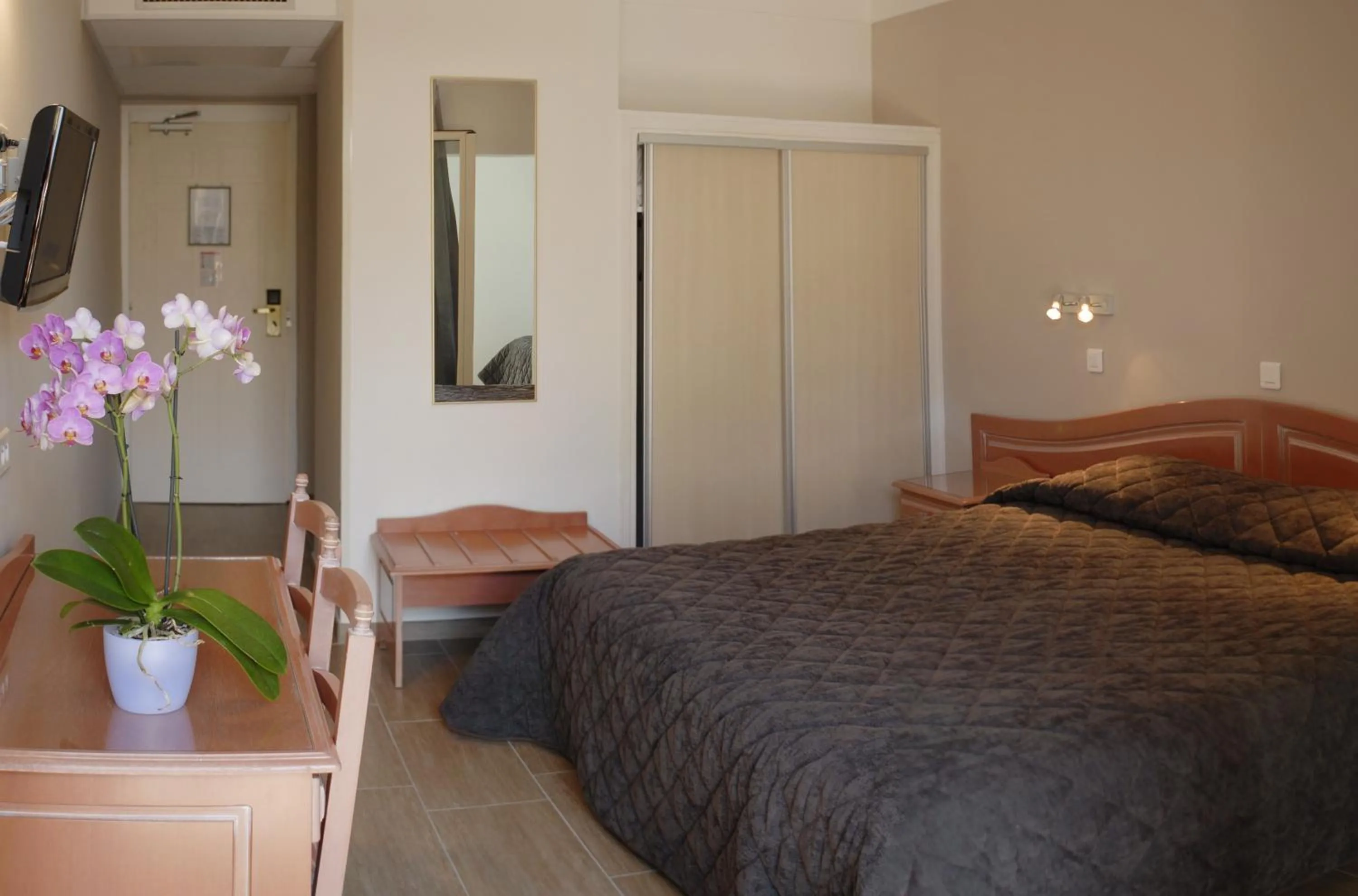 Bedroom, Bed in Hotel Les Eucalyptus