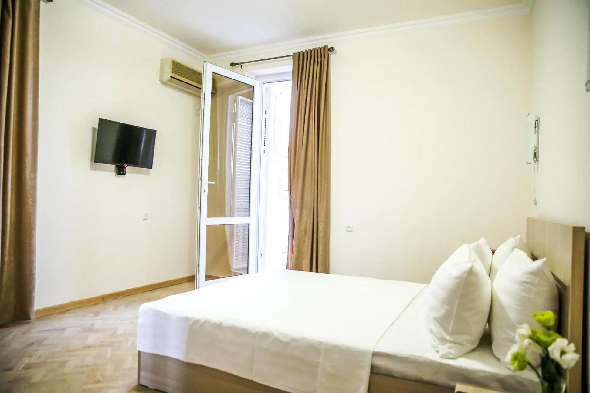 Photo of the whole room, Bed in Alba Hotel Yerevan