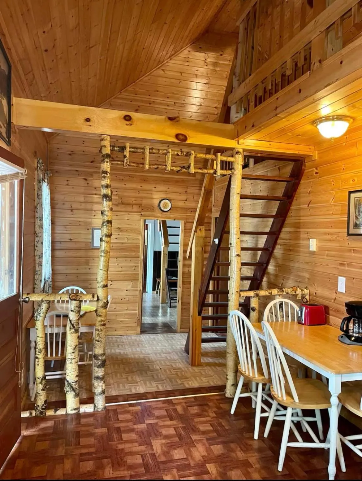 Dining area in The Elms Waterfront Cottages