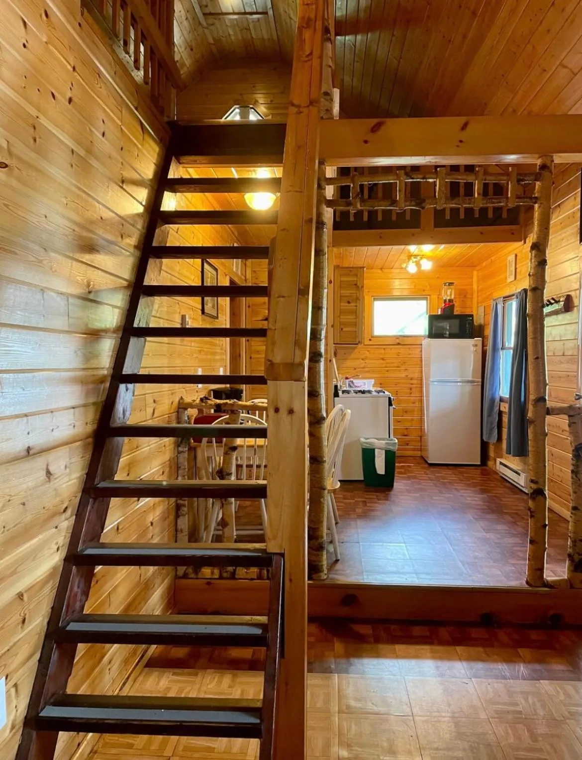 Kitchen or kitchenette in The Elms Waterfront Cottages