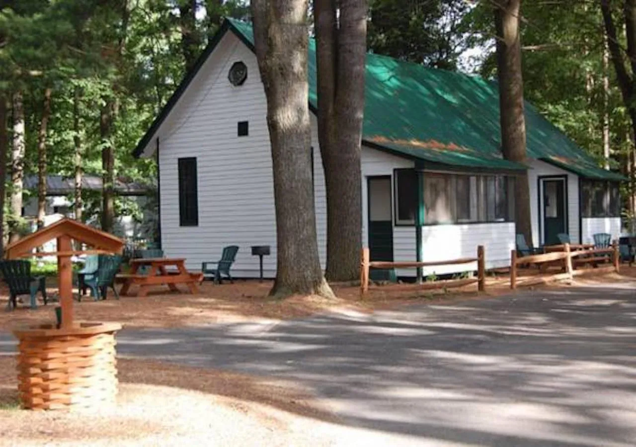 Facade/entrance in The Elms Waterfront Cottages