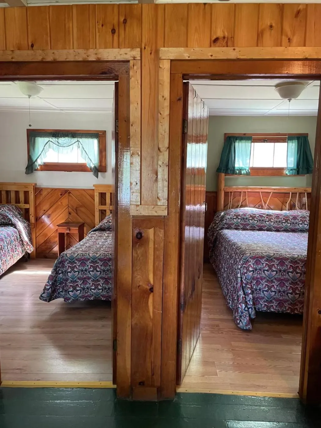 Bedroom, Bed in The Elms Waterfront Cottages