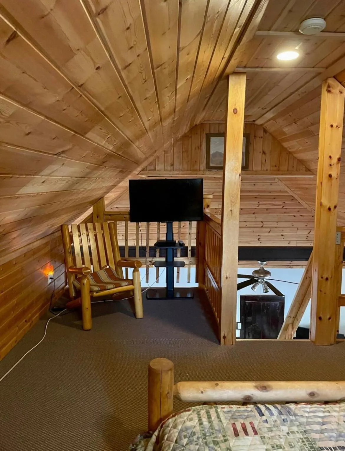TV and multimedia in The Elms Waterfront Cottages