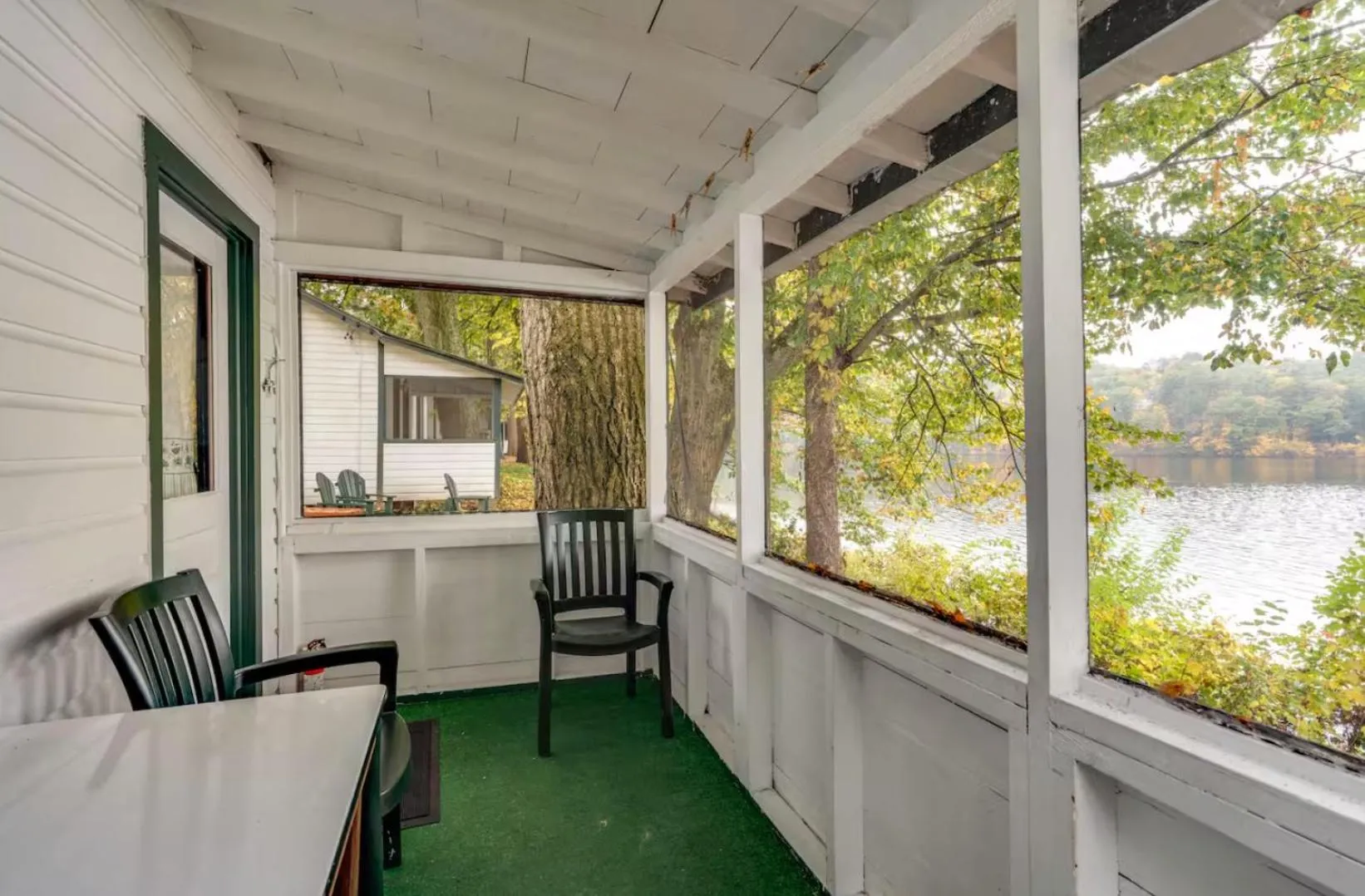 Patio in The Elms Waterfront Cottages