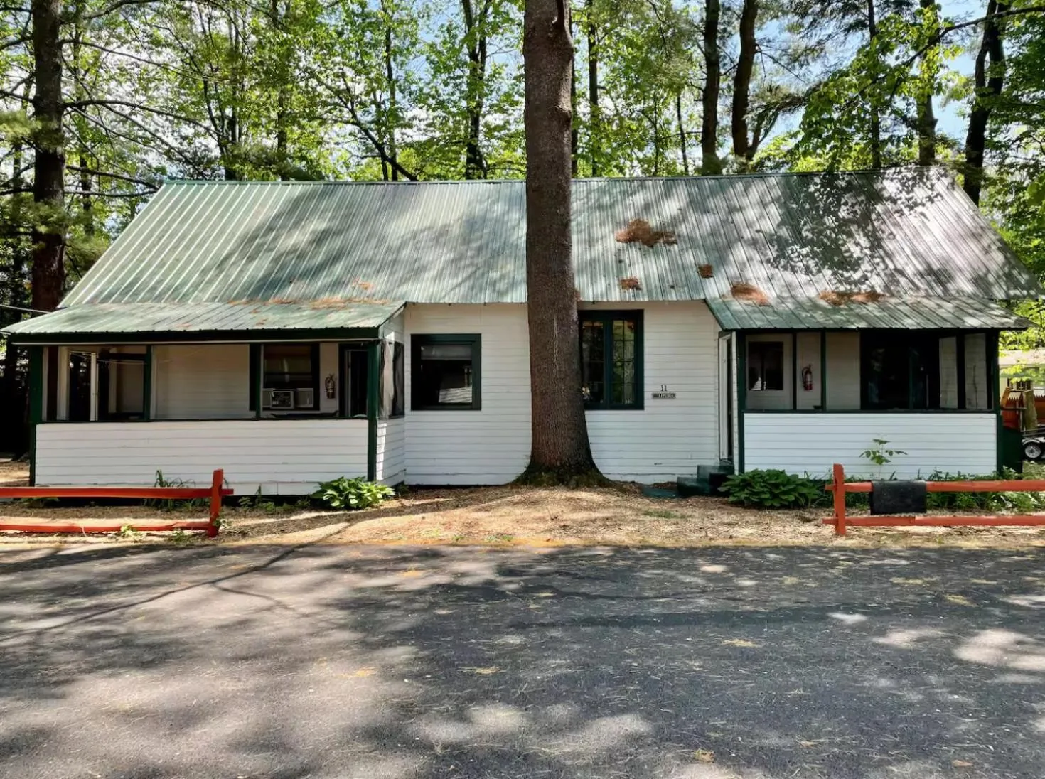 Property building in The Elms Waterfront Cottages