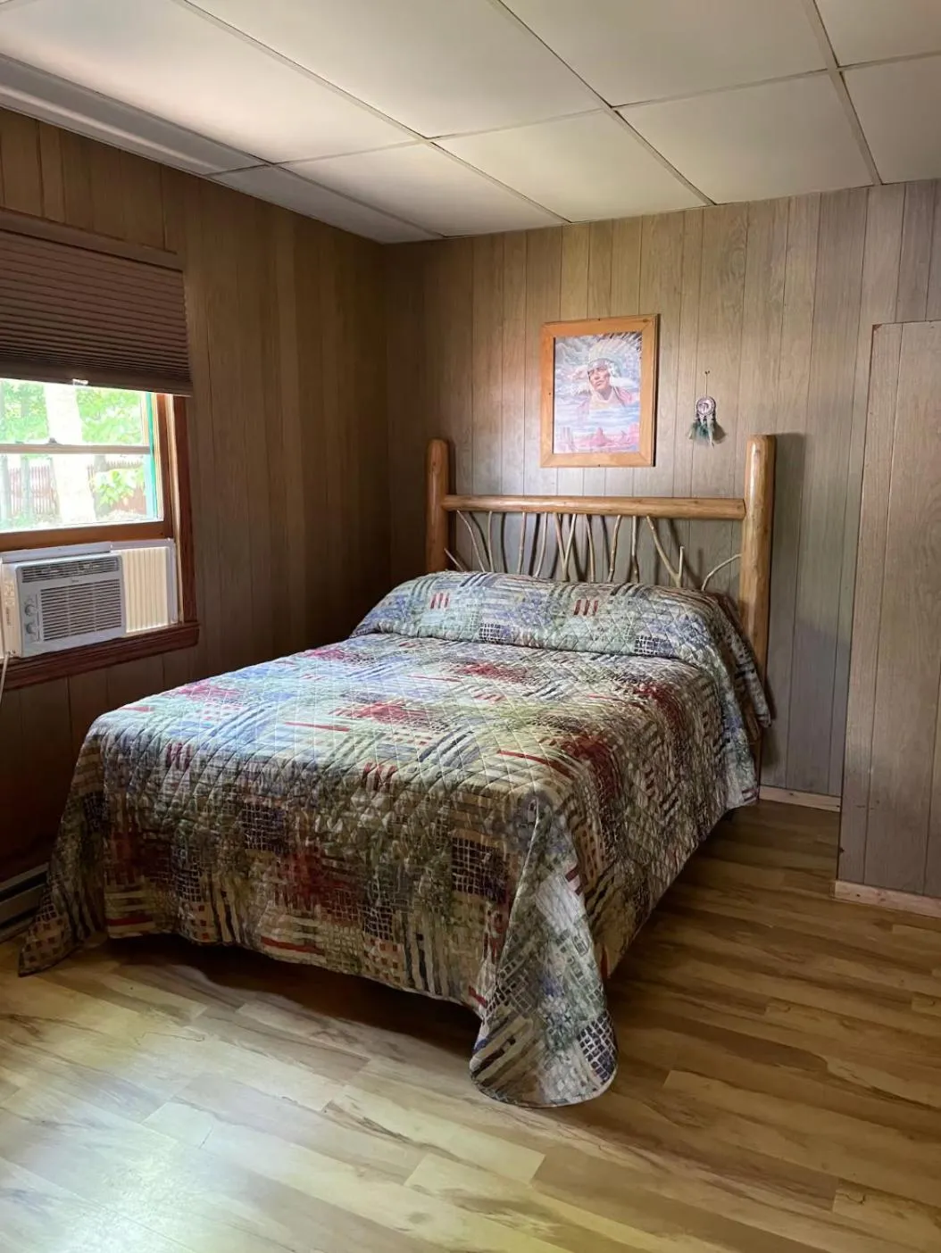 Bedroom, Bed in The Elms Waterfront Cottages